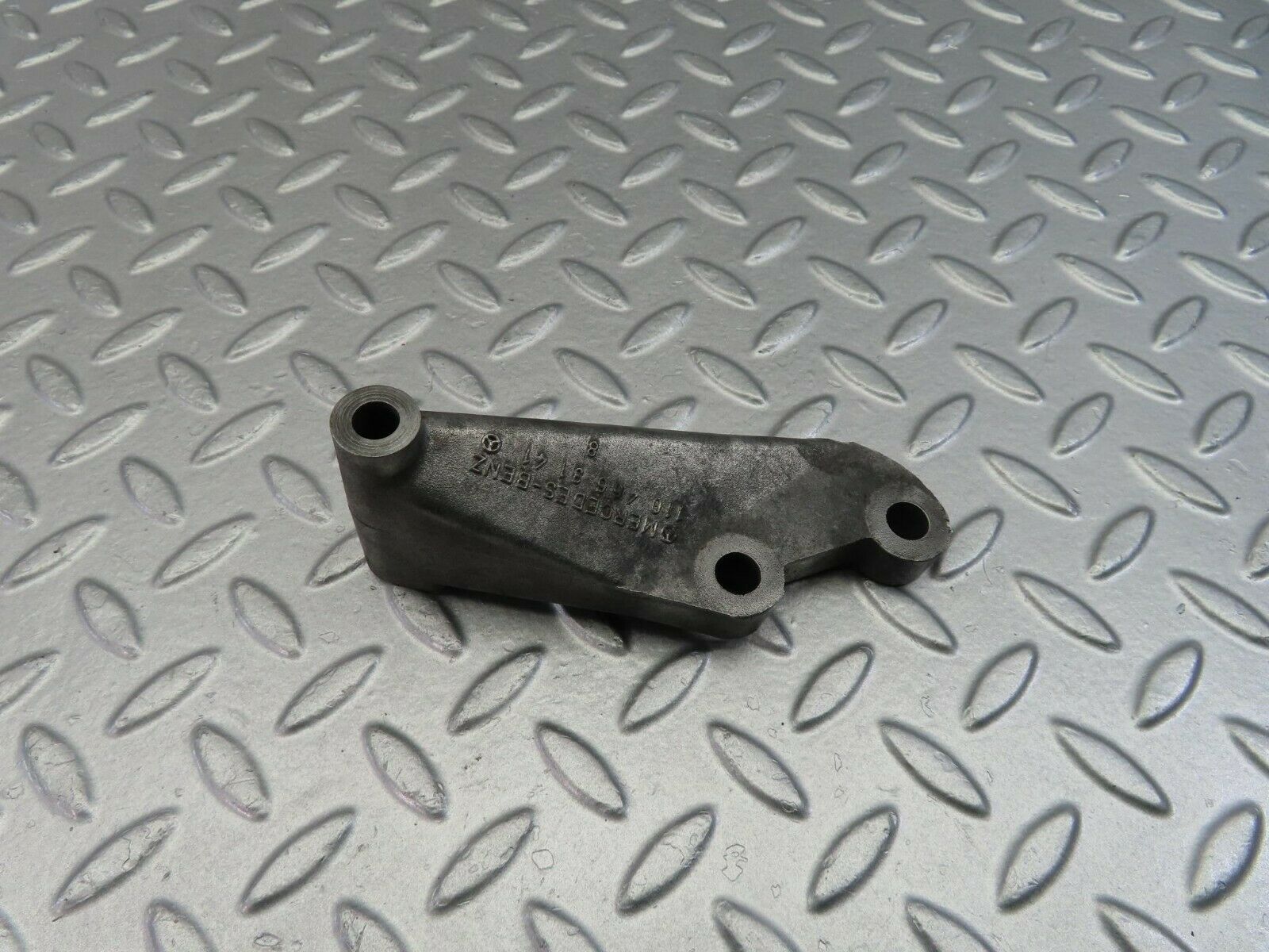 9819 Mercedes-Benz C123 280CE Coupe Power Steering Pump Bracket 1104663141