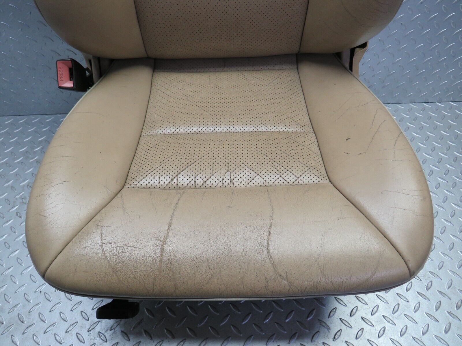 28970 Mercedes-Benz C124 320CE Coupe Front Left Seat Leather Beige