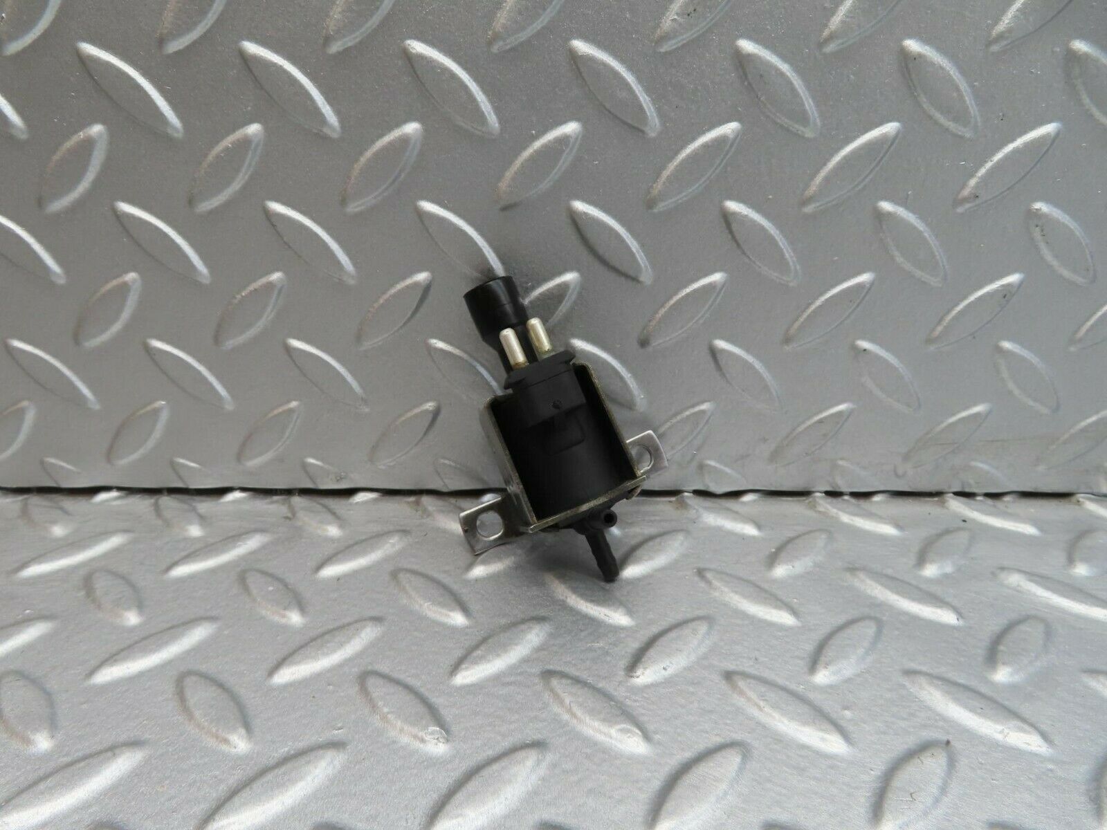 12189 Mercedes-Benz R129 300SL Coupe Vacuum Control Valve Pierburg 0015407097