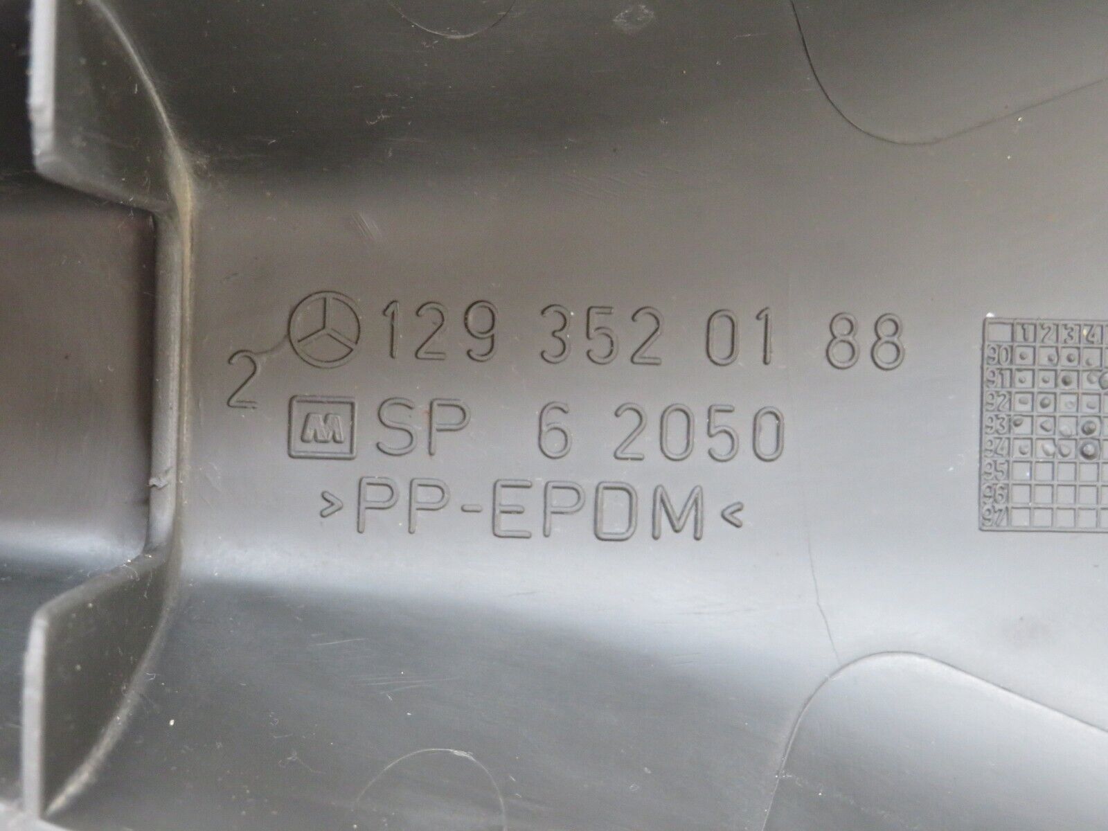 25688 Mercedes-Benz W124 280E Rear Control Arm Cover 1293520188