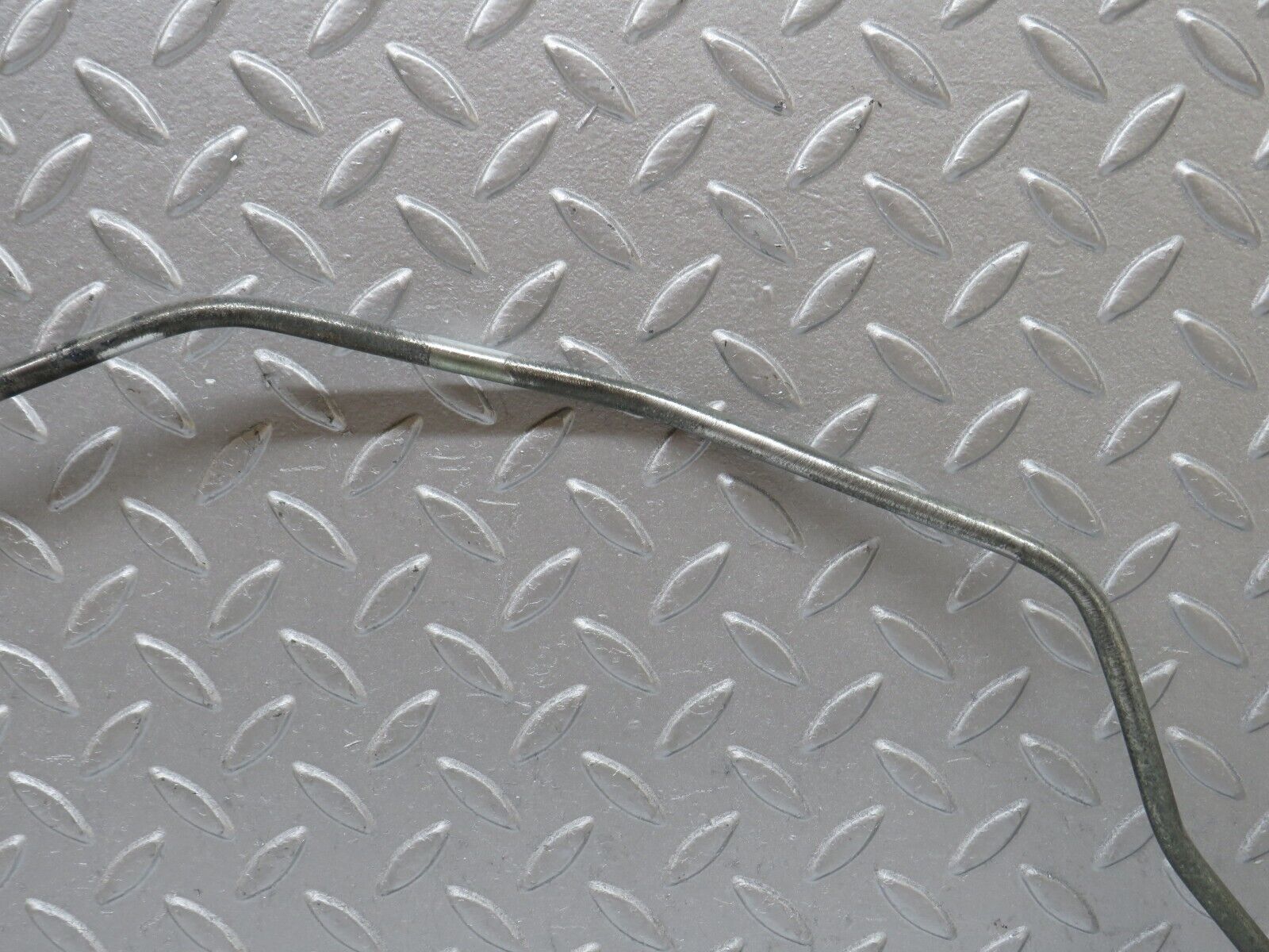 36309 Mercedes-Benz W126 420SE Oil Pipe Line