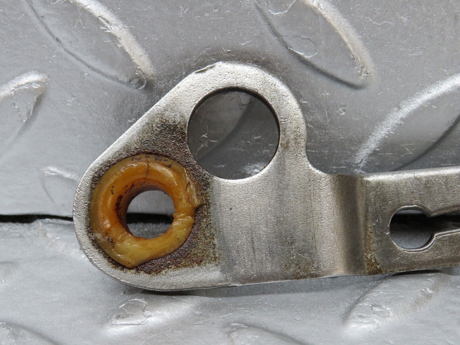 34571 Mercedes-Benz C126 380SEC Automatic Gearbox Linkage Bracket 722.310