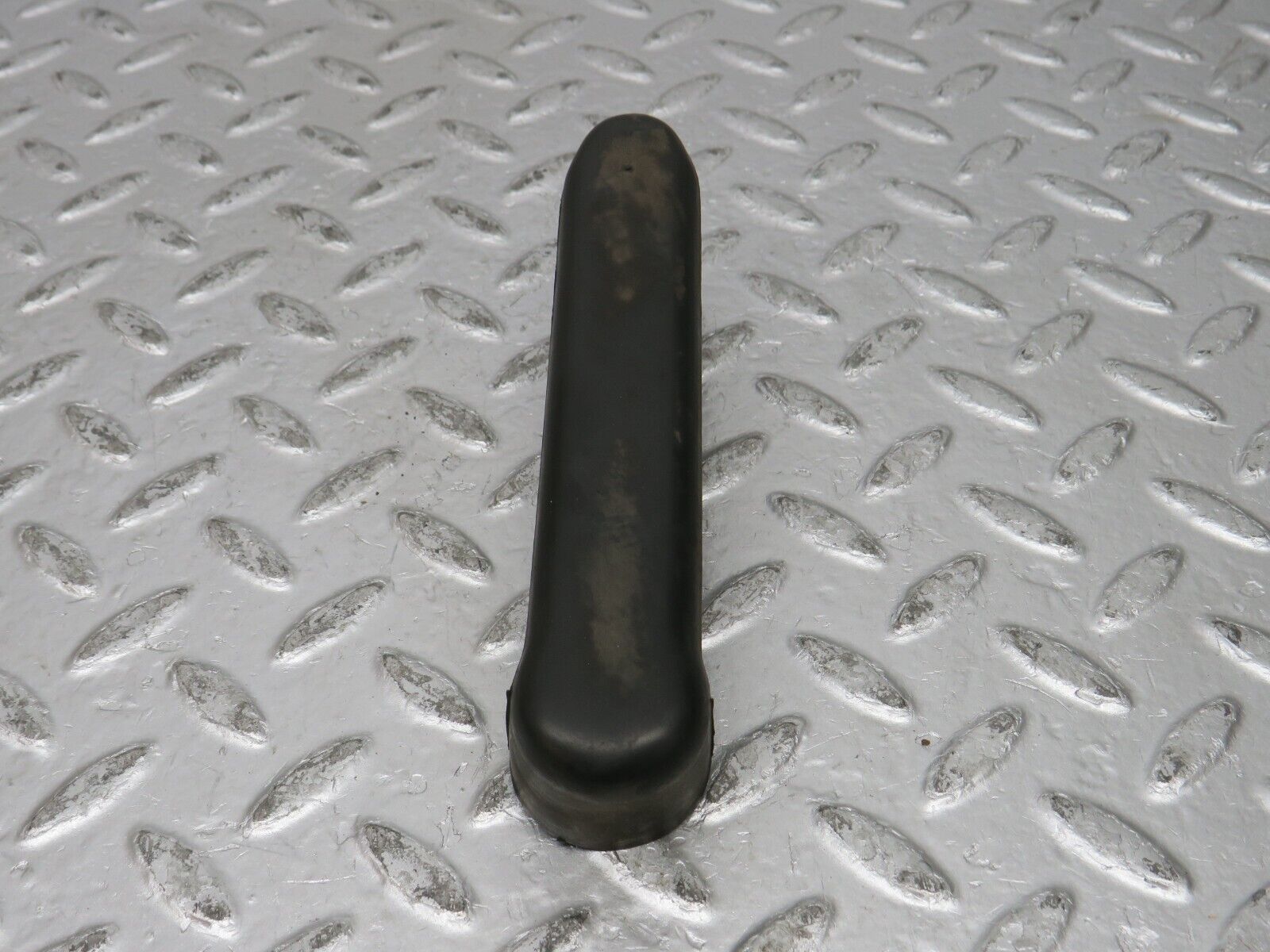 31975 Mercedes-Benz W123 230E Crankcase Breather Pipe 1020942682