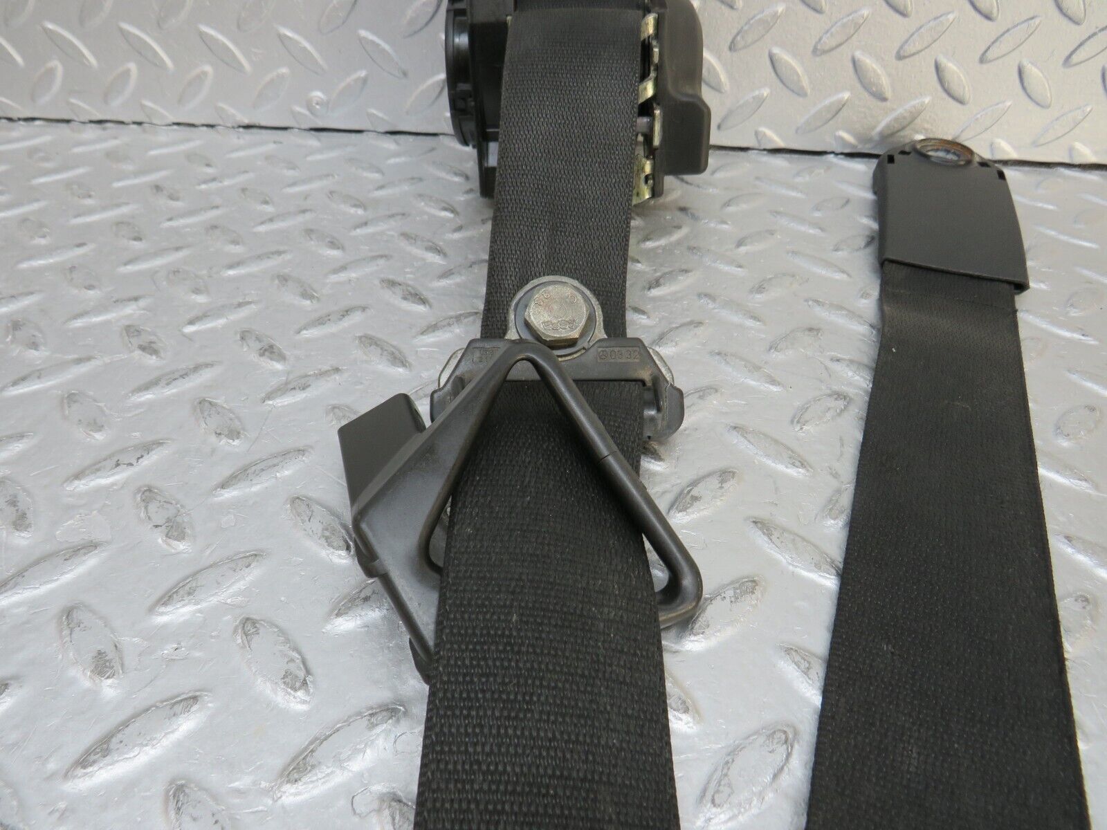 37164 Mercedes-Benz C126 420SEC Coupe Front Left Seat Belt No Buckle 1268606886