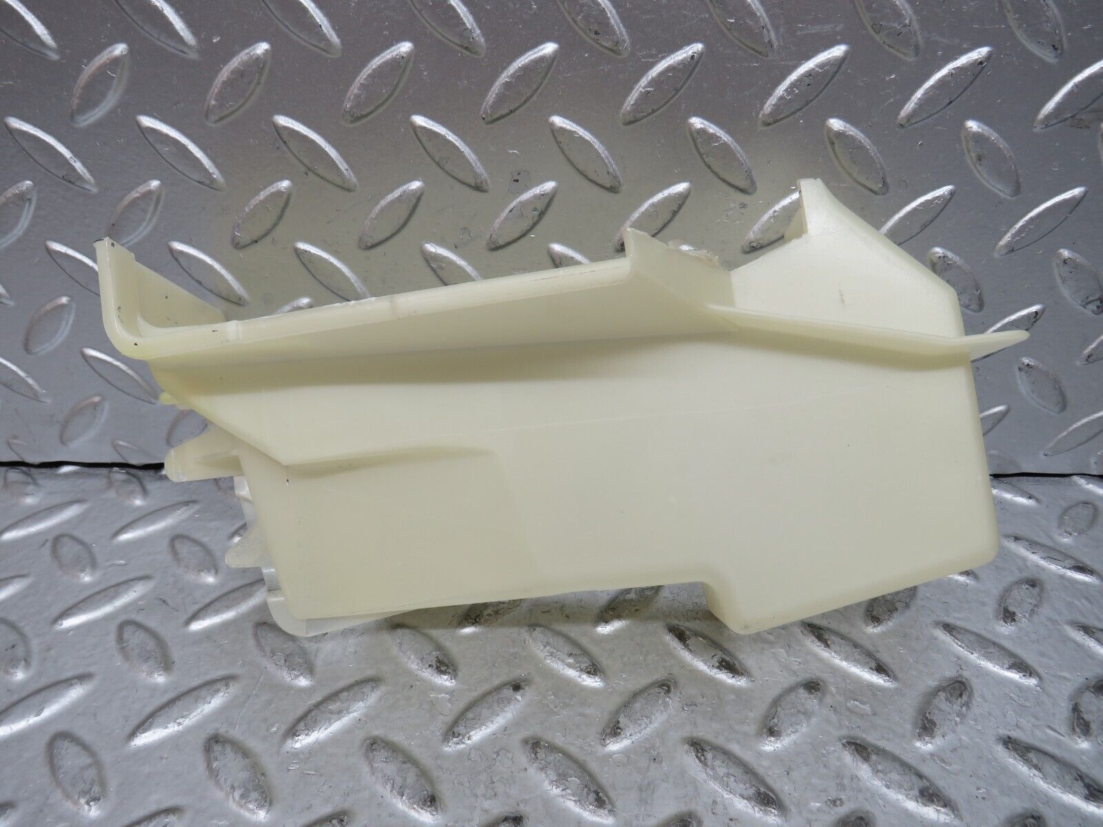 29111 Mercedes-Benz C124 320CE Left Door Lock Mechanism Cover 1247231908