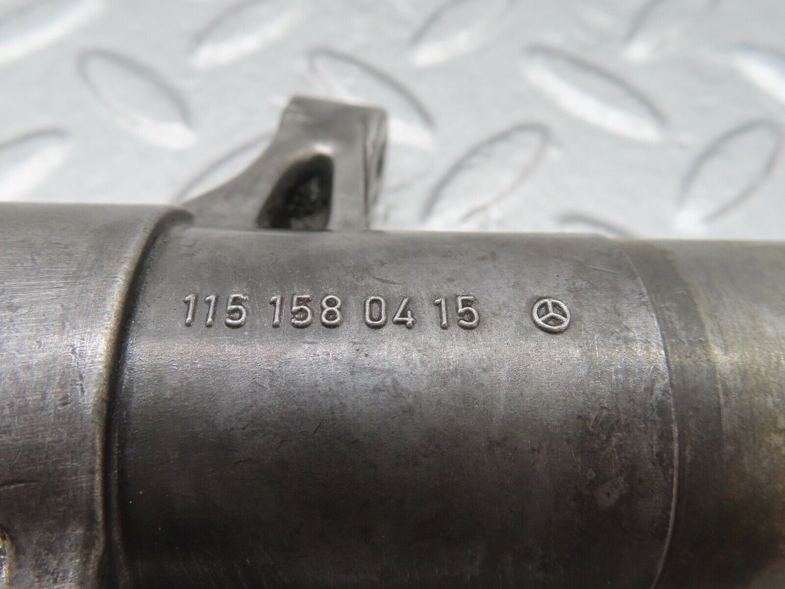 17942 Mercedes-Benz W123 200 Ignition Distributor Bracket 1151580415