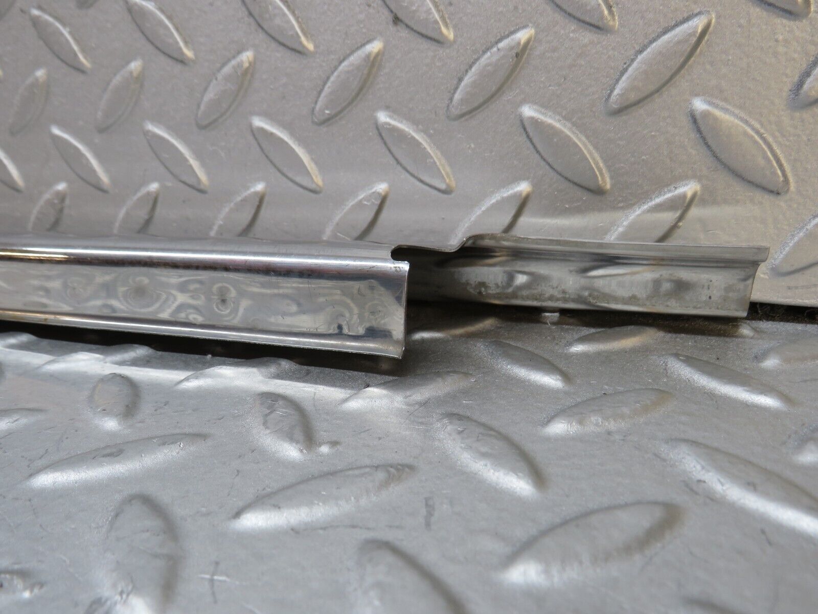 37383 Mercedes-Benz W109 300SEL Front Left Door Sill Chrome