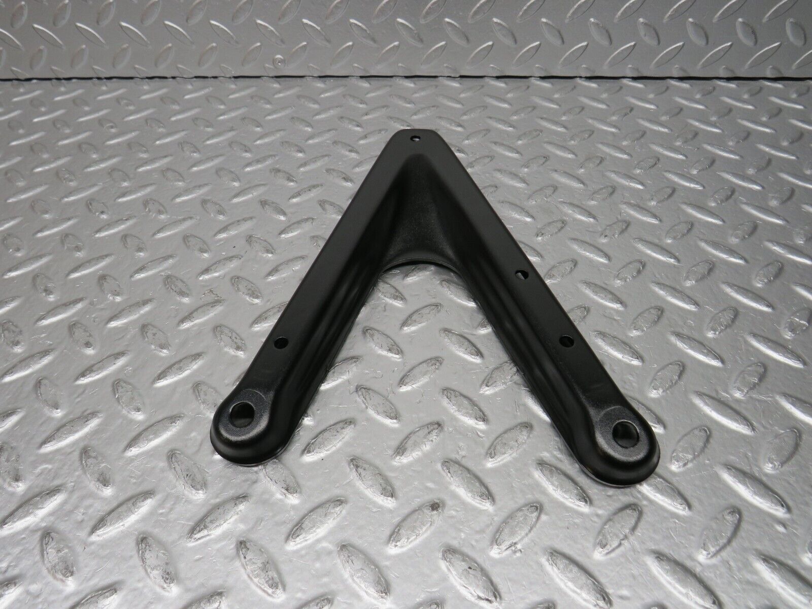 31472 Mercedes-Benz S124 220TE Wagon Air Intake Manifold Bracket