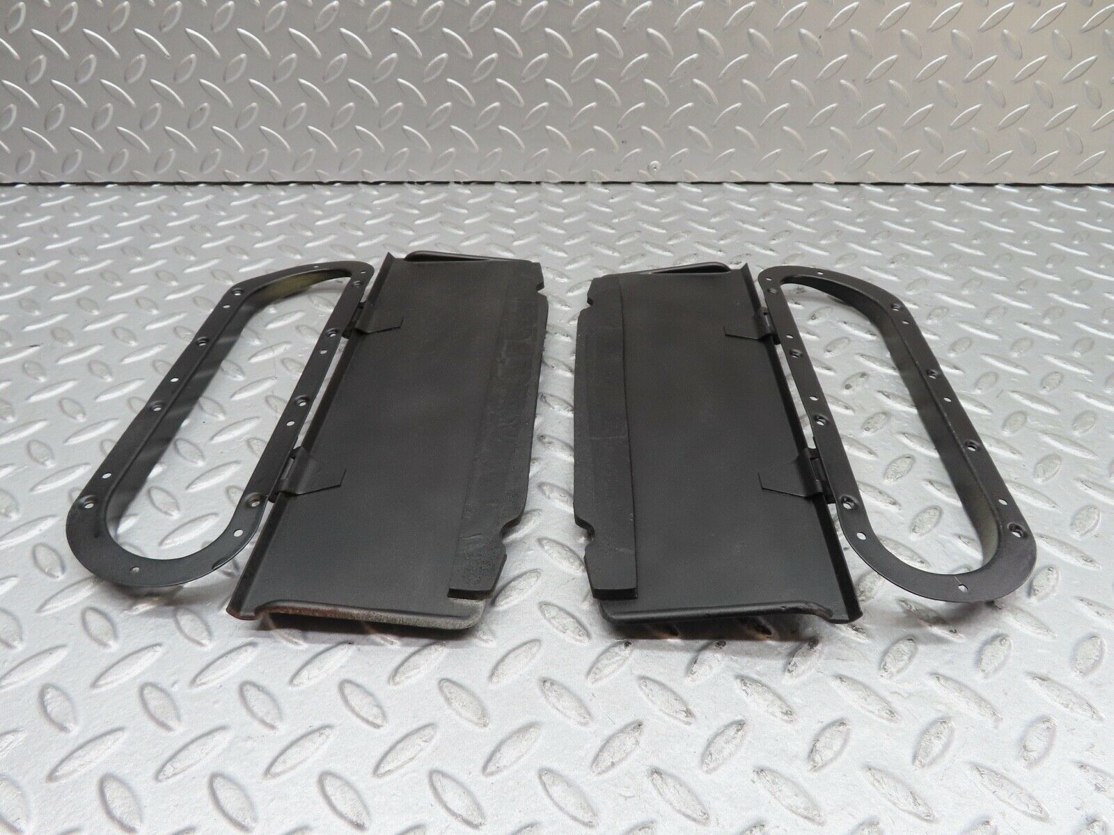 16806 Mercedes-Benz C107 380SLC Air Vent Door