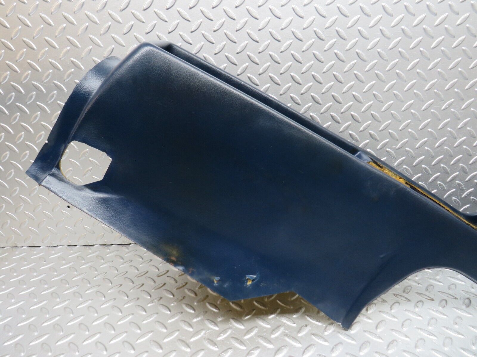 31132 Mercedes-Benz W123 200D Centre Console Blue