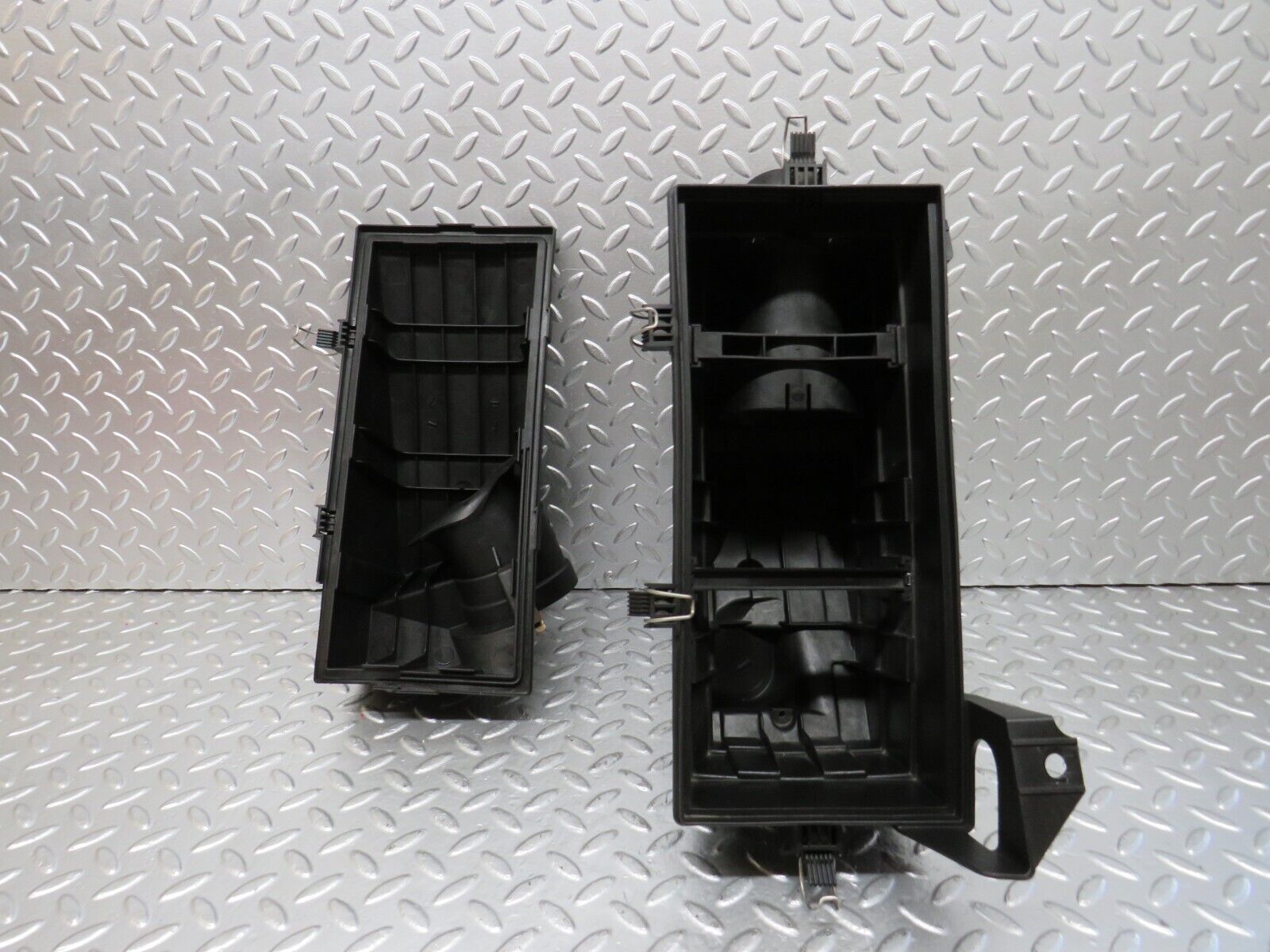 24723 Mercedes-Benz W140 S320 Air Filter Box Housing 1040900401