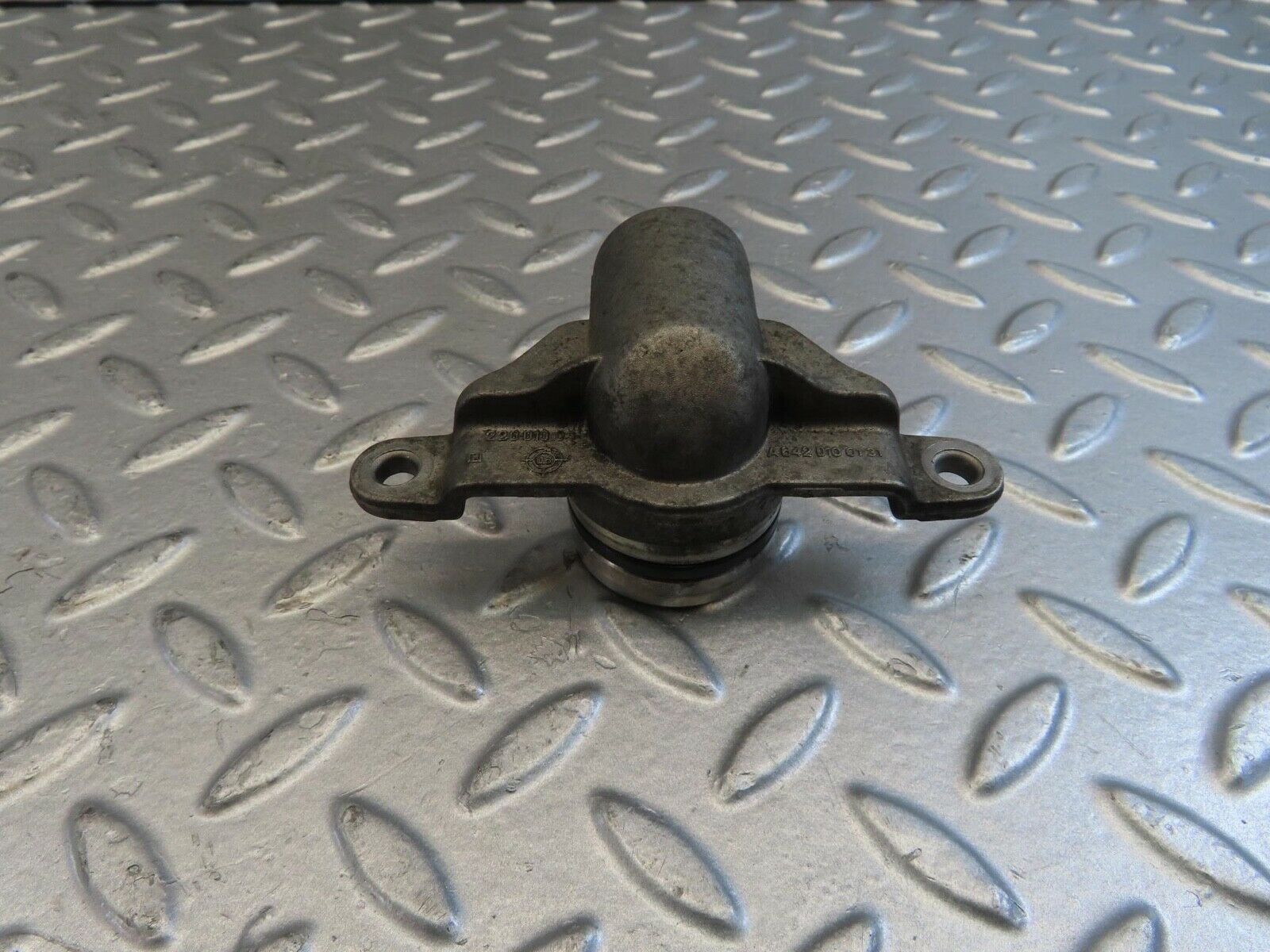 11256 Mercedes-Benz W221 S320 Engine Breather 6420100131