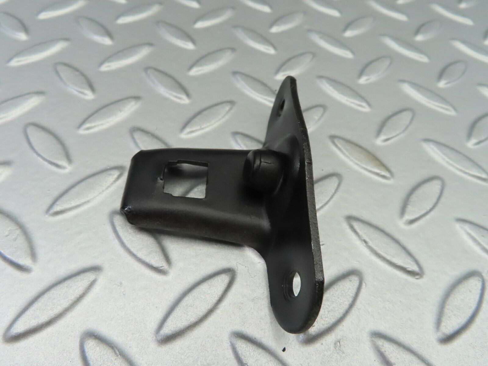 6396 Mercedes-Benz W126 380SE Trunk Lock Latch 1267580050