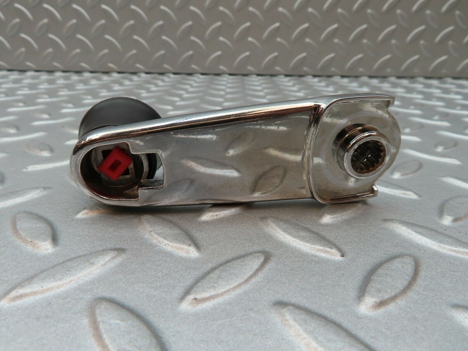 3829 Mercedes-Benz S123 200T Wagon Window Liftert Crank Handle