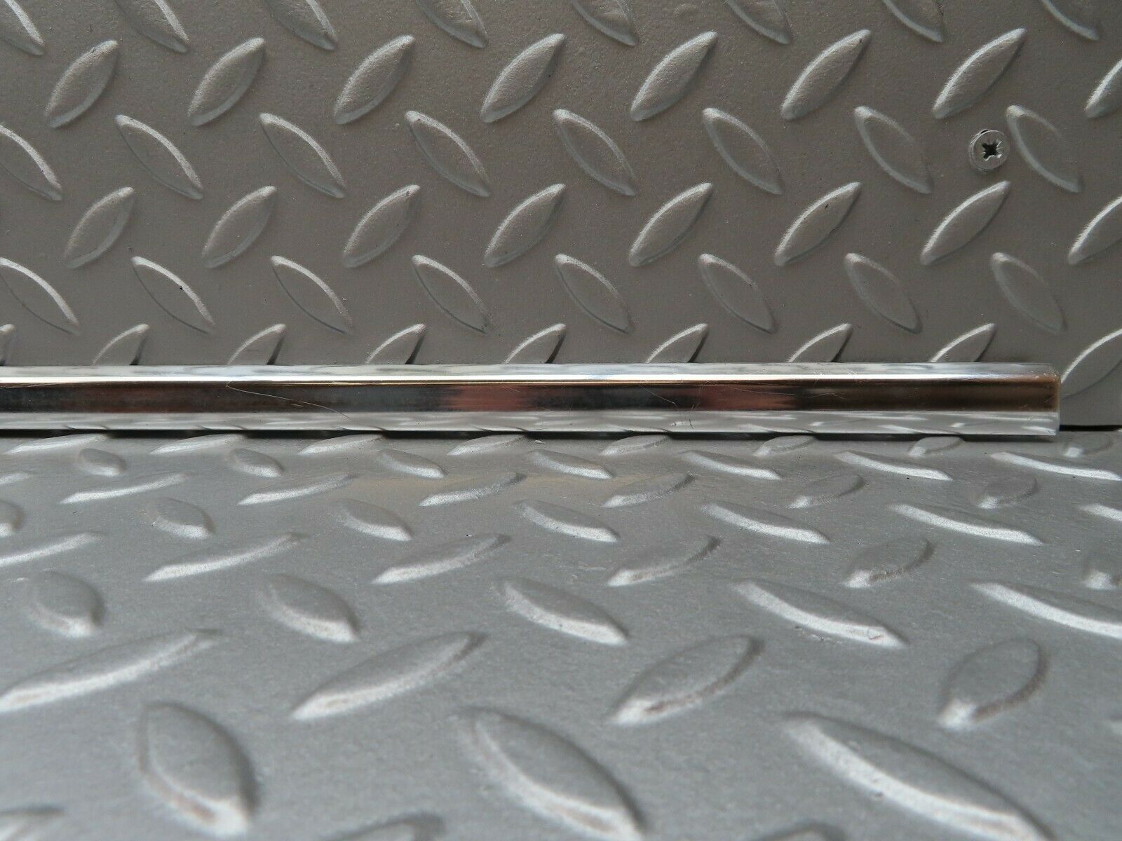 3743 Mercedes-Benz S123 200T Wagon Front Left Door Chrome Moulding Trim