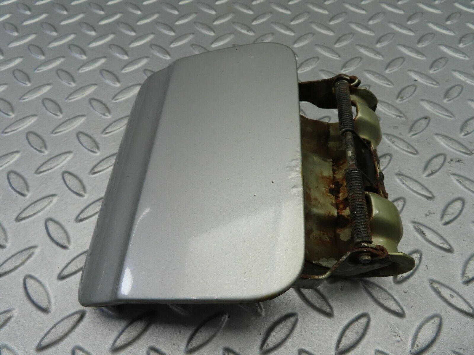 7203 Mercedes-Benz C107 350SLC Coupe Fuel Tank Flap Cap 1075840039