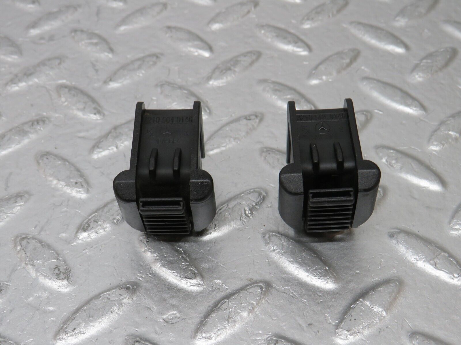 34772 Mercedes-Benz W210 320E Radiator Cover Bracket 2x 2105040146