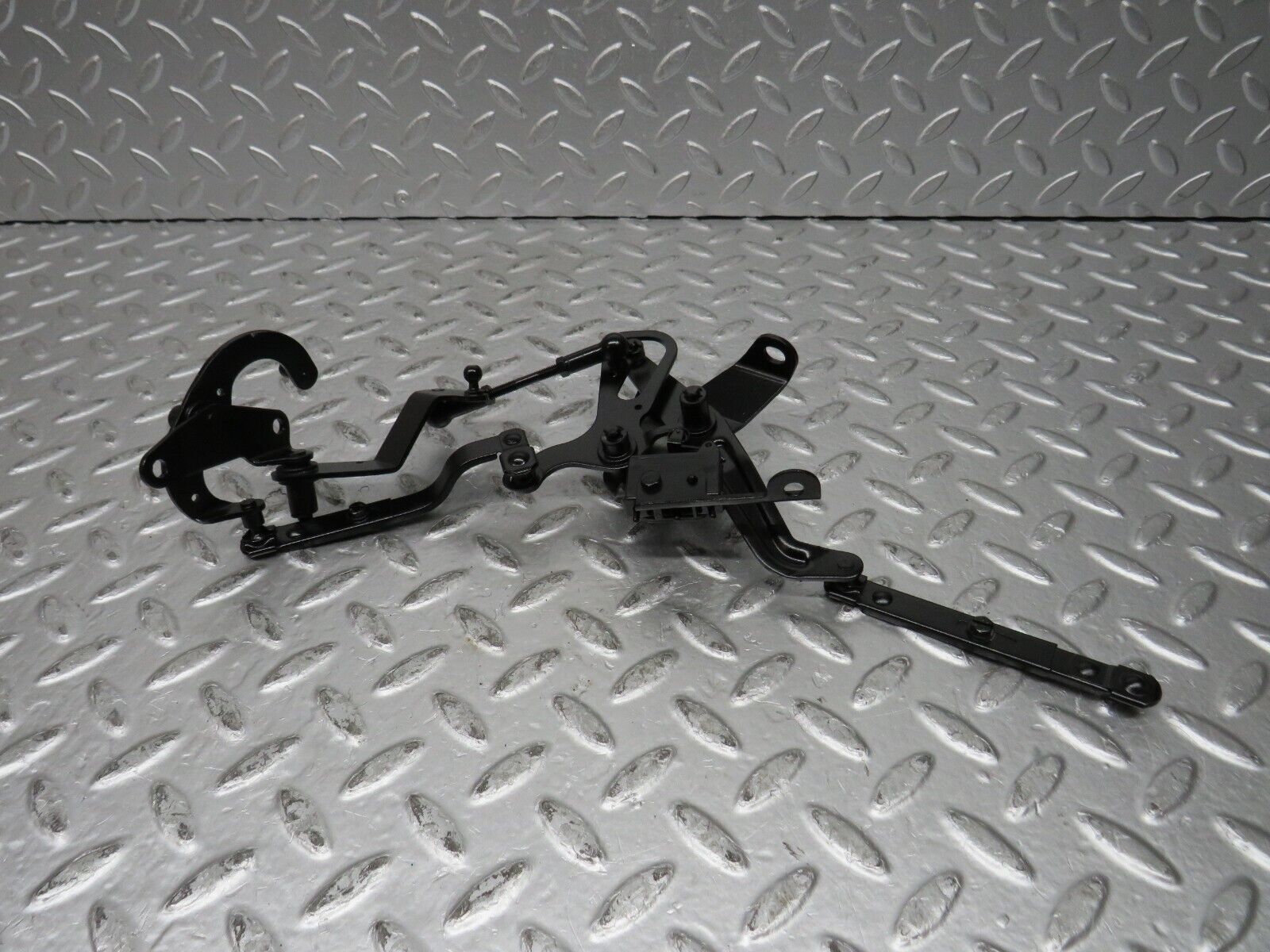 31993 Mercedes-Benz W123 230E Throttle Linkage