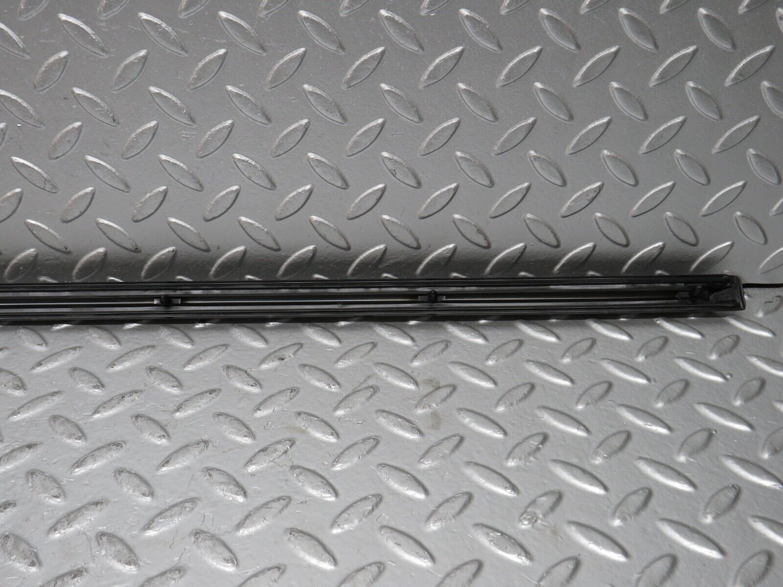 32110 Mercedes-Benz W123 230E Front Right Door Centre Moulding Trim