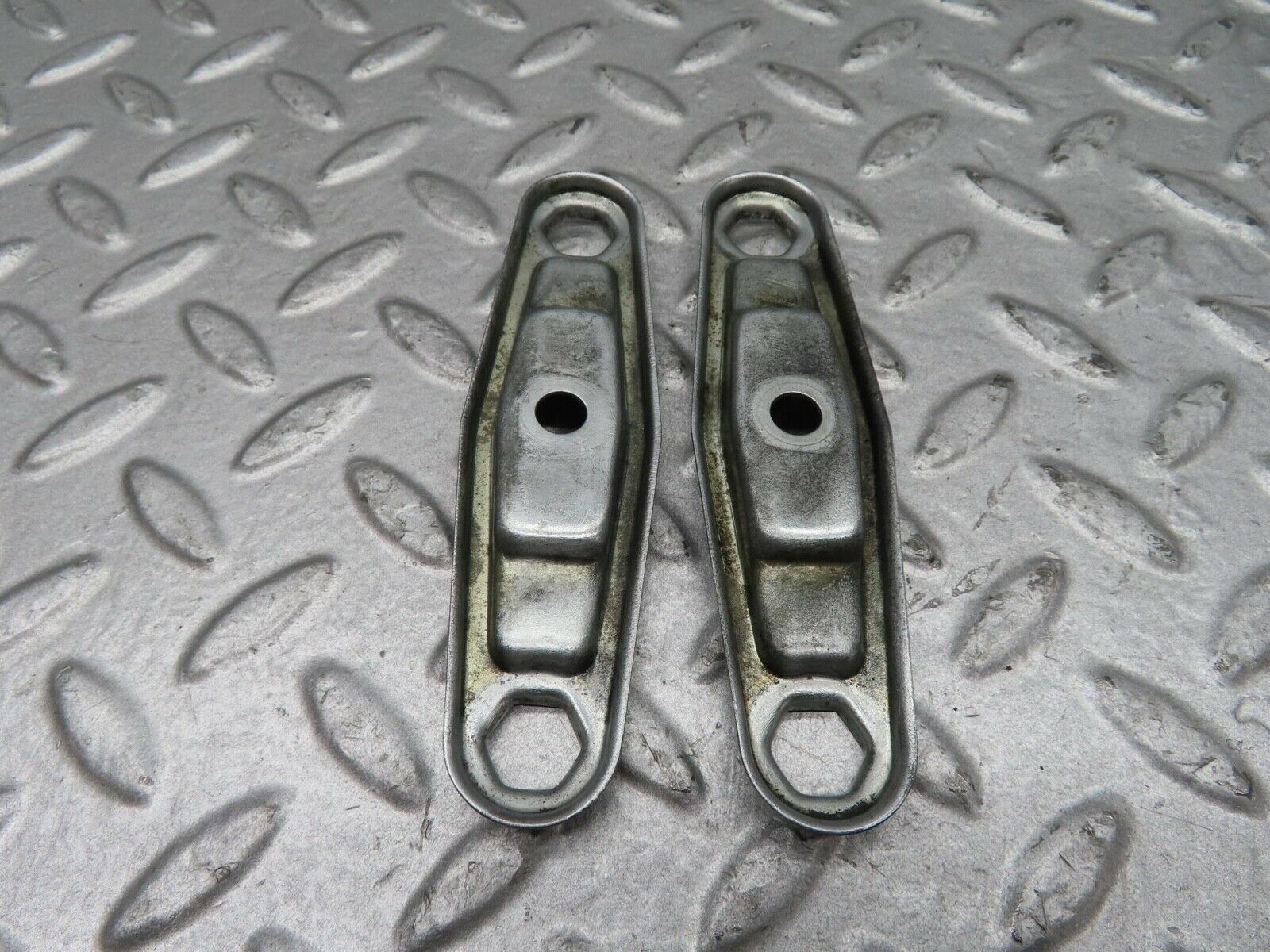 14736 Mercedes-Benz W201 190E Fuel Injector Bracket