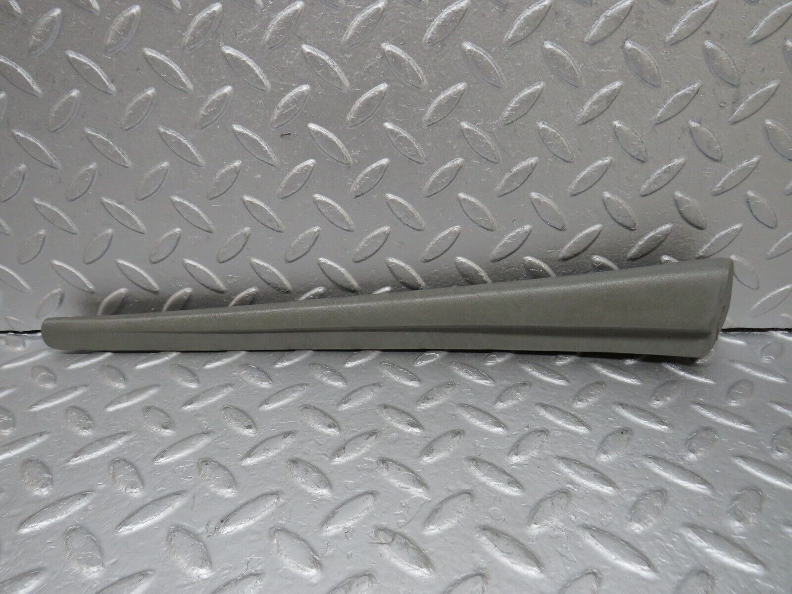 35972 Mercedes-Benz W126 420SE Front Left Door Panel Cover Grey