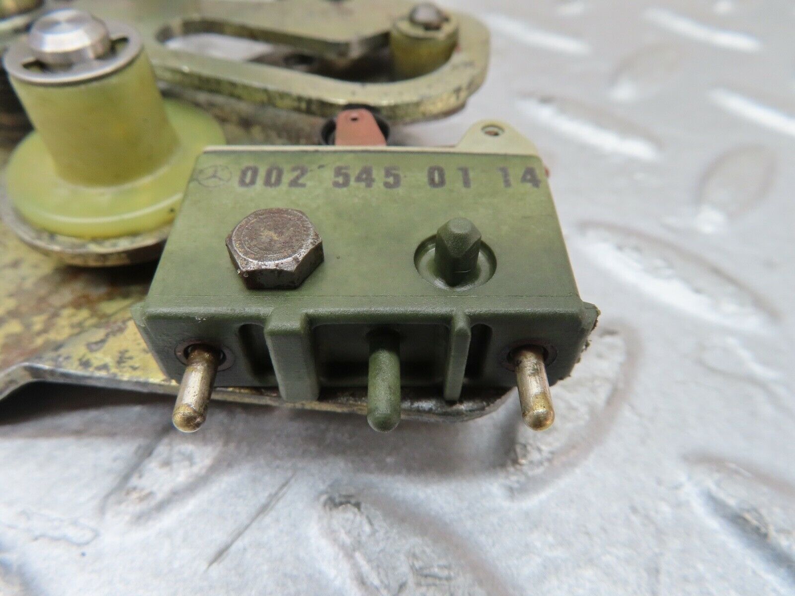 16911 Mercedes-Benz C123 280CE Coupe Throttle Linkage 0025450114