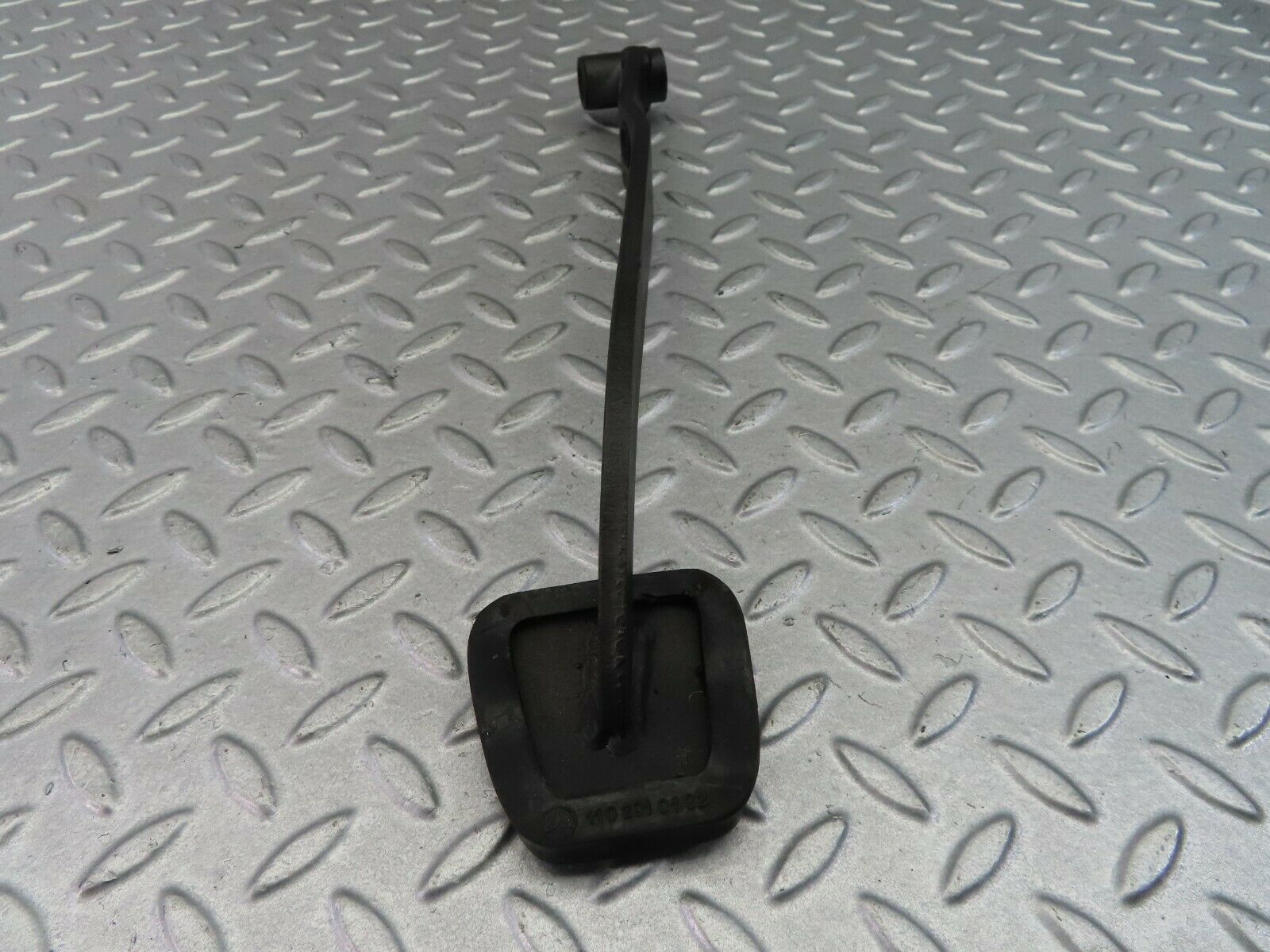 7989 Mercedes-Benz W115 220D Brake Pedal With Rubber