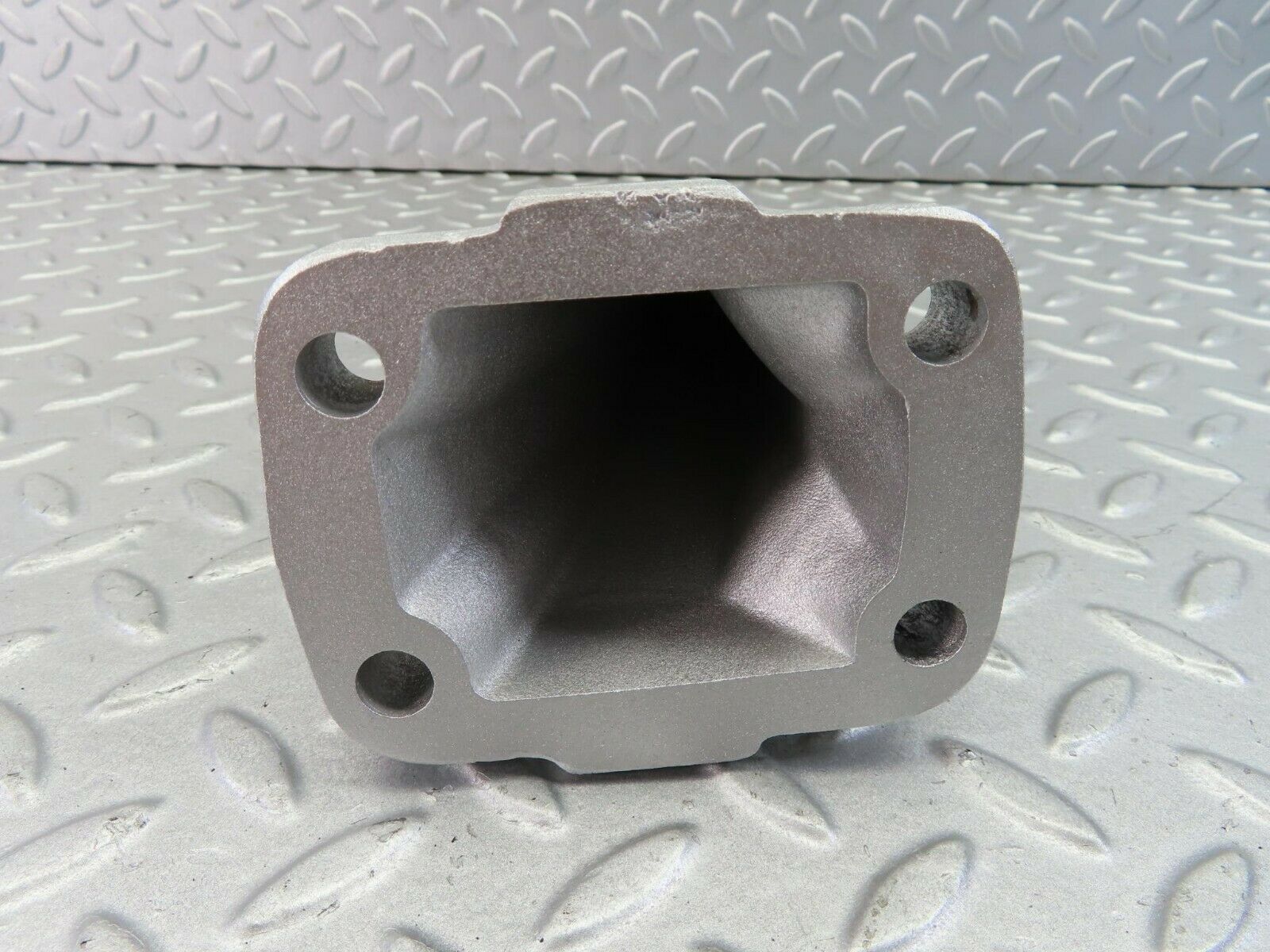 7966 Mercedes-Benz W115 220D Engine Mount Bracket Left Side 1152230804