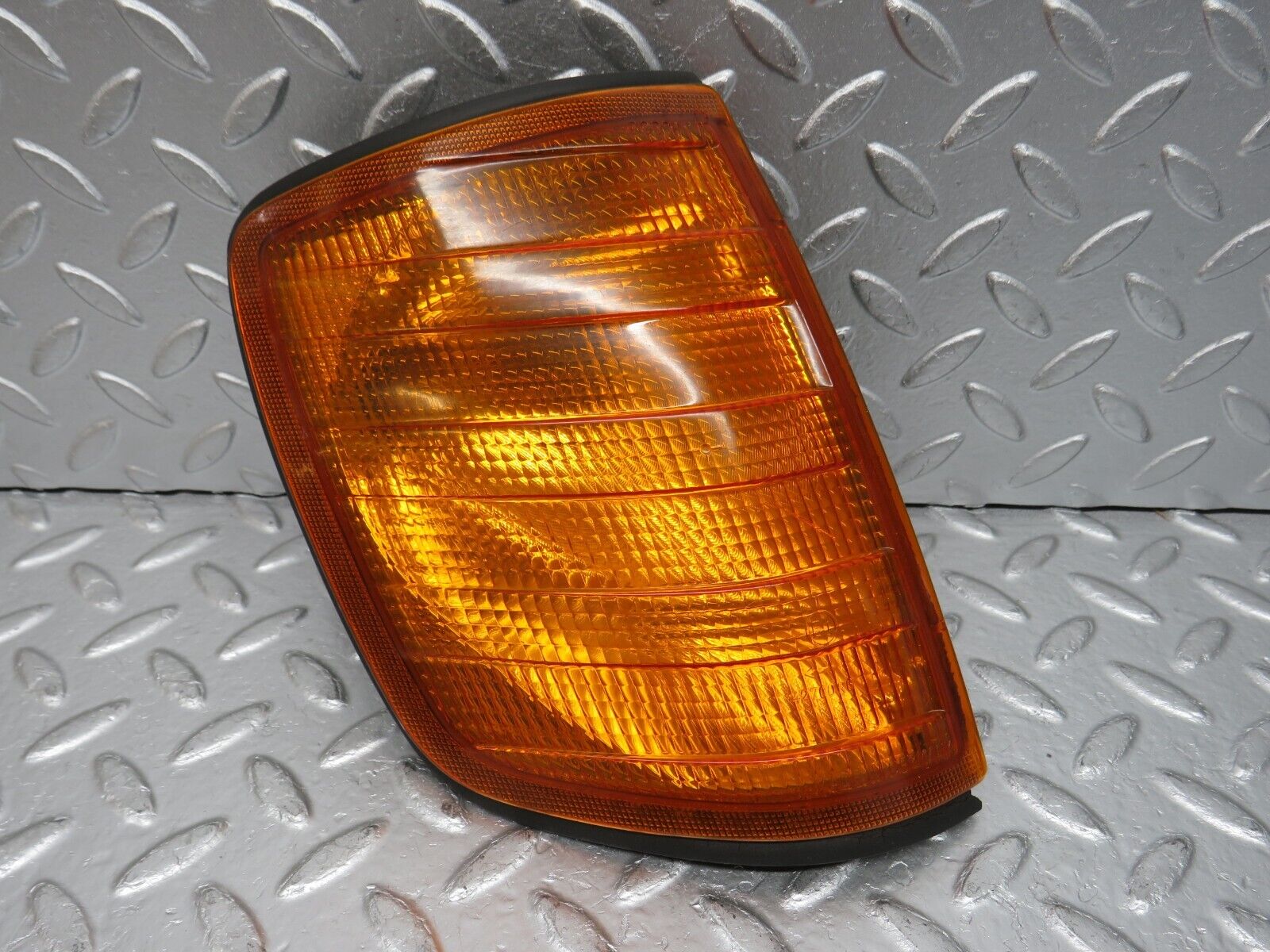 32538 Mercedes-Benz S124 300TE Wagon Front Right Indicator Bosch 1305233929