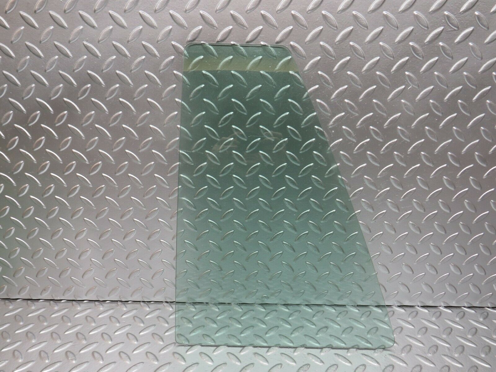 24439 Mercedes-Benz S124 220TE Wagon Rear Right Quarter Glass