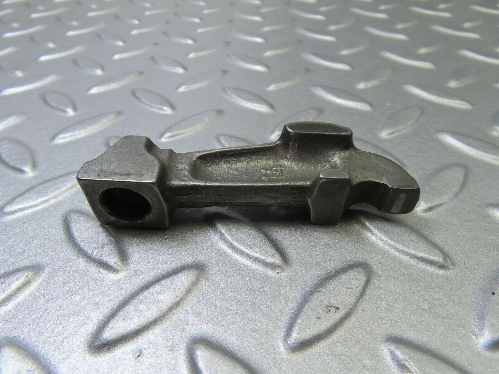 9132 Mercedes-Benz W108 Valve Rocker Arm With Retaining Spring