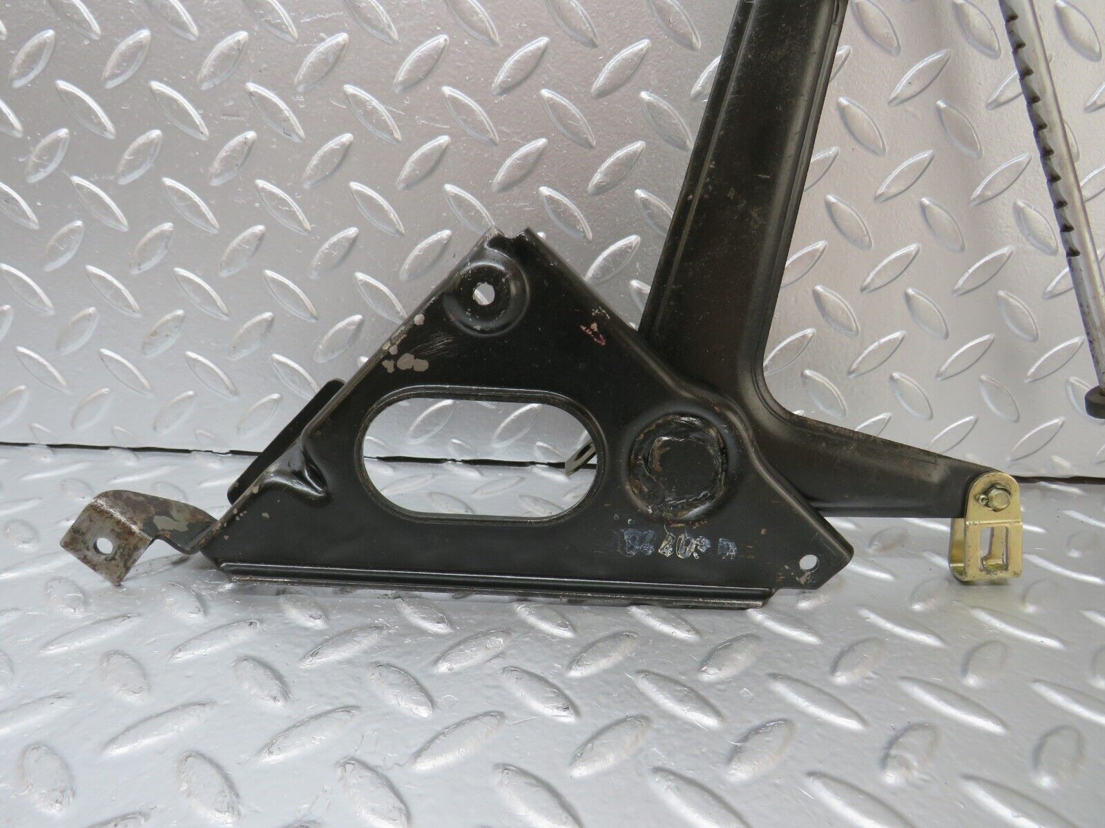 25604 Mercedes-Benz W123 200 Handbrake Regulator