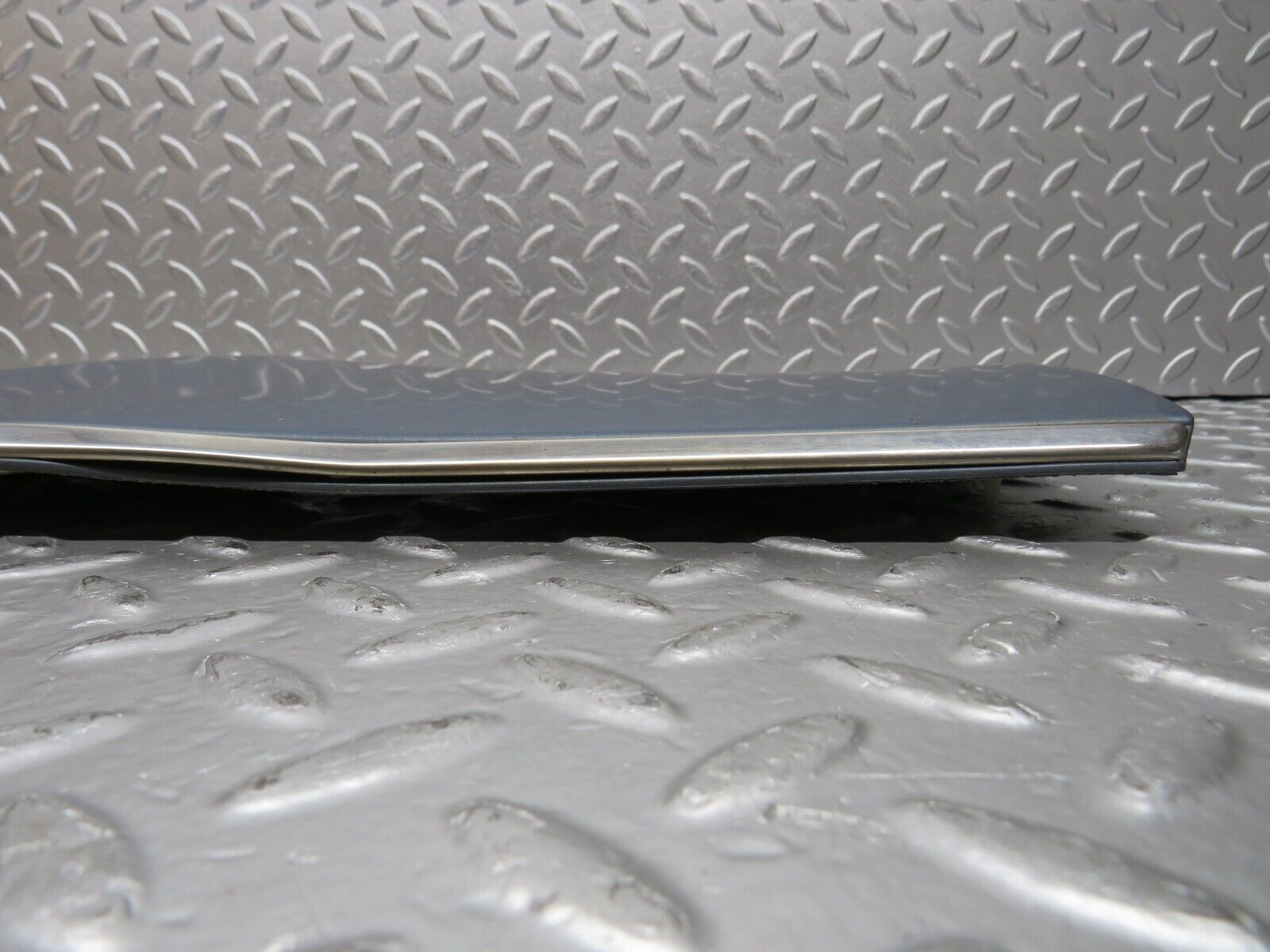 31205 Mercedes-Benz S124 220TE Front Left Fender Wing Moulding Trim 1246901340