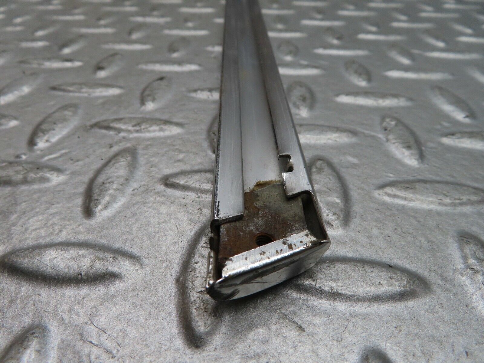 18917 Mercedes-Benz W121 190b Ponton Rear Right Door Upper Chrome Trim