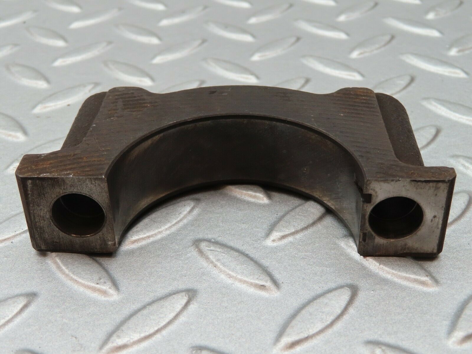 3957 Mercedes-Benz S123 200T Wagon Crankshaft Bearing Holder Block 1020011