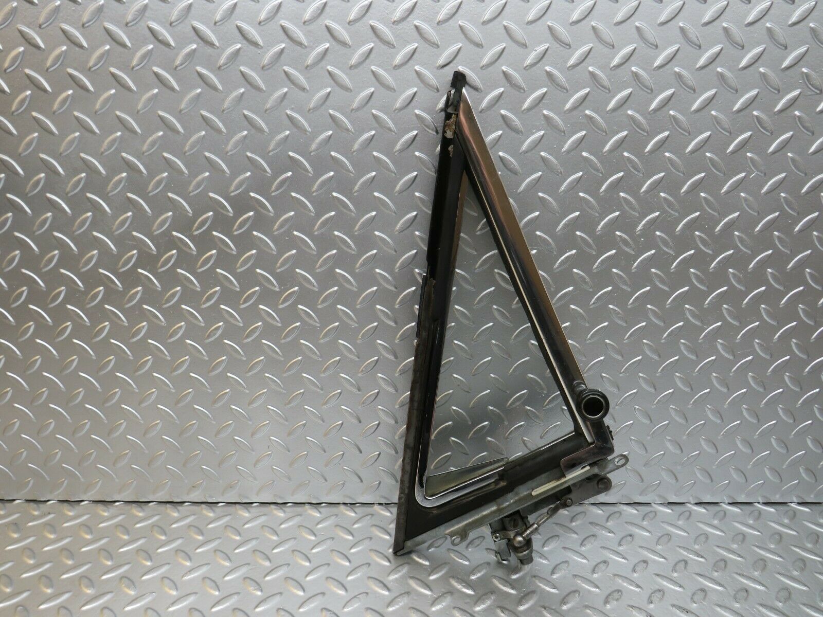 24584 Mercedes-Benz W108 Front Right Quarter Window