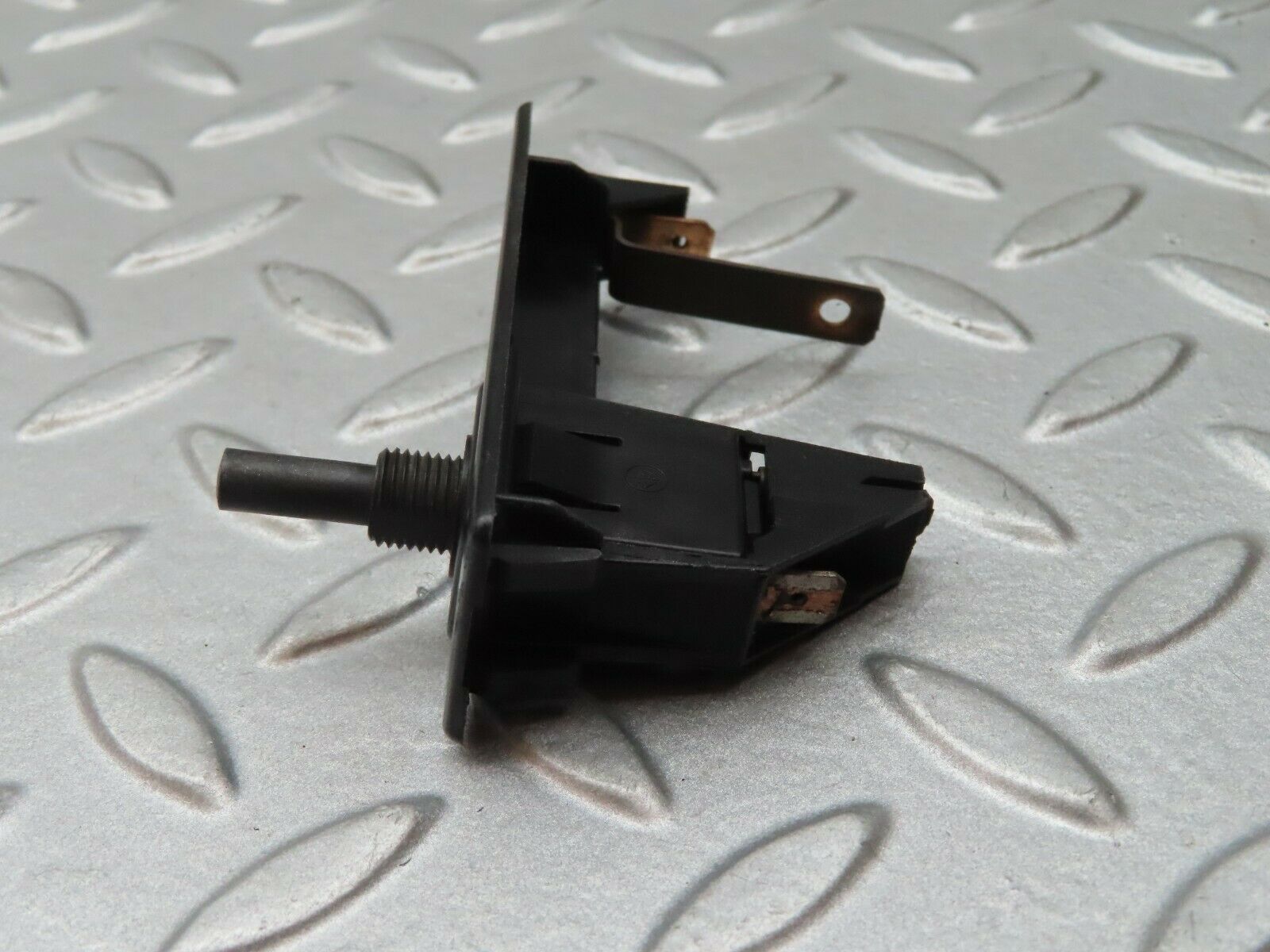 4204 Mercedes-Benz V123 240D LWB Trunk Lighting 1158202511