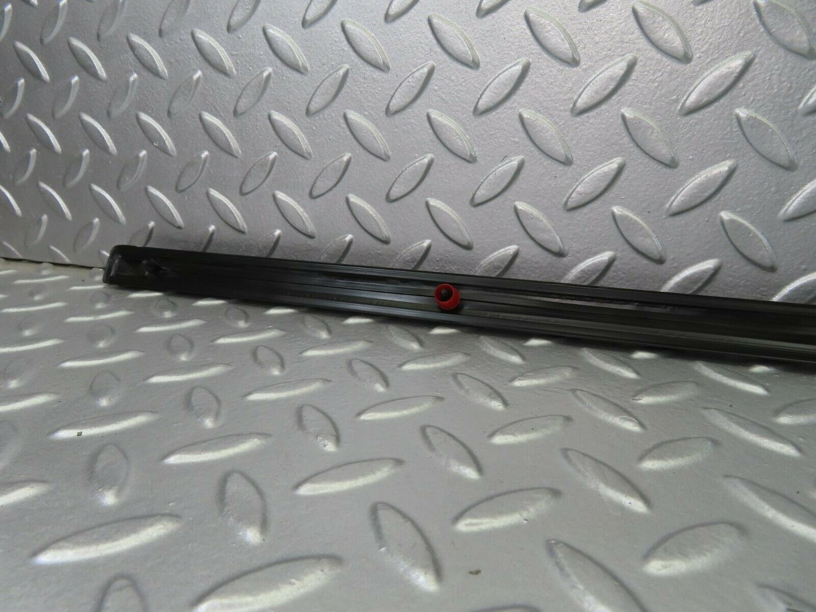 10255 Mercedes-Benz W123 Front Left Door Centre Moulding Trim