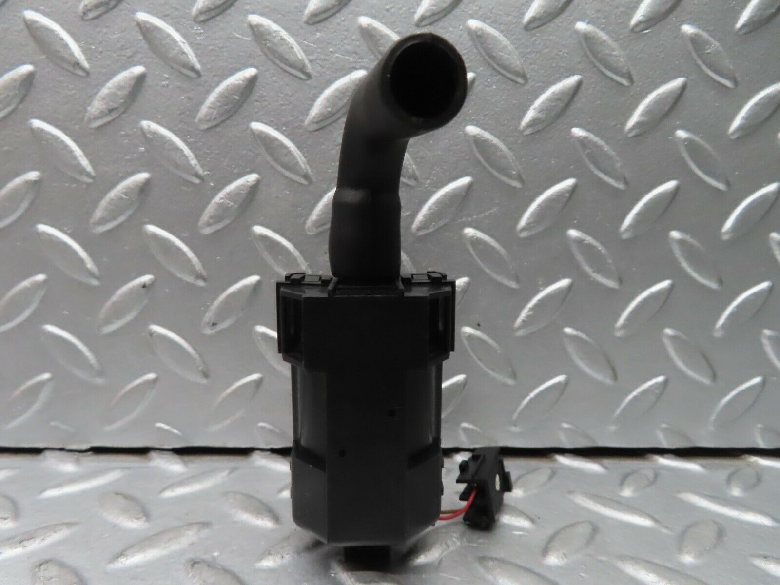 21674 Mercedes-Benz W126 300SE Temperature Sensor Bosch 0008306108