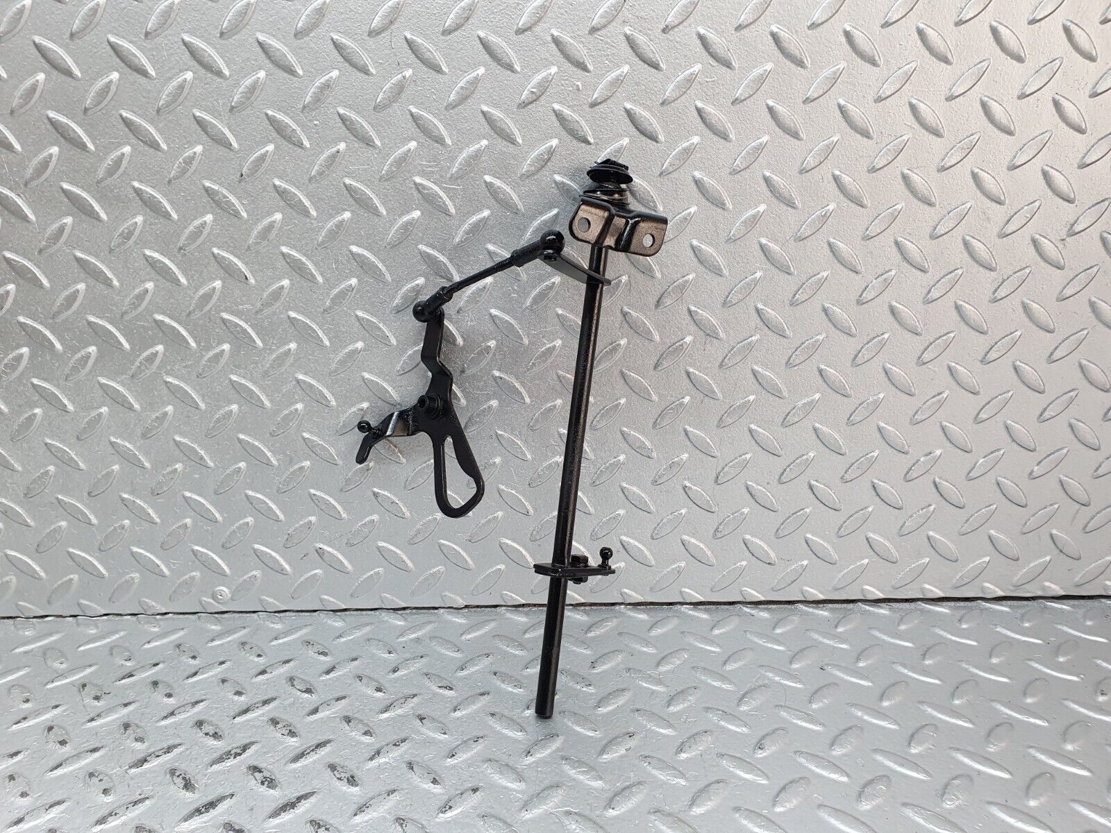 41234 Mercedes-Benz W126 300SE Throttle Linkage