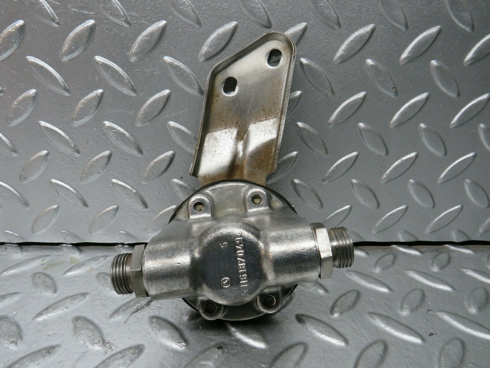 23295 Mercedes-Benz W116 350SE Oil Pressure Damper 1161870196 1161870494