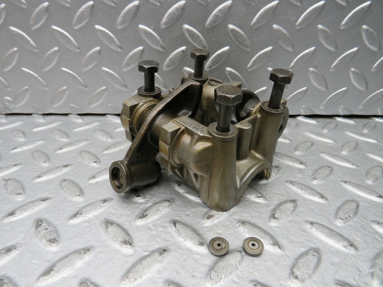 21739 Mercedes-Benz W126 300SE Rocker Arms Camshaft Bearing Block 1030510110