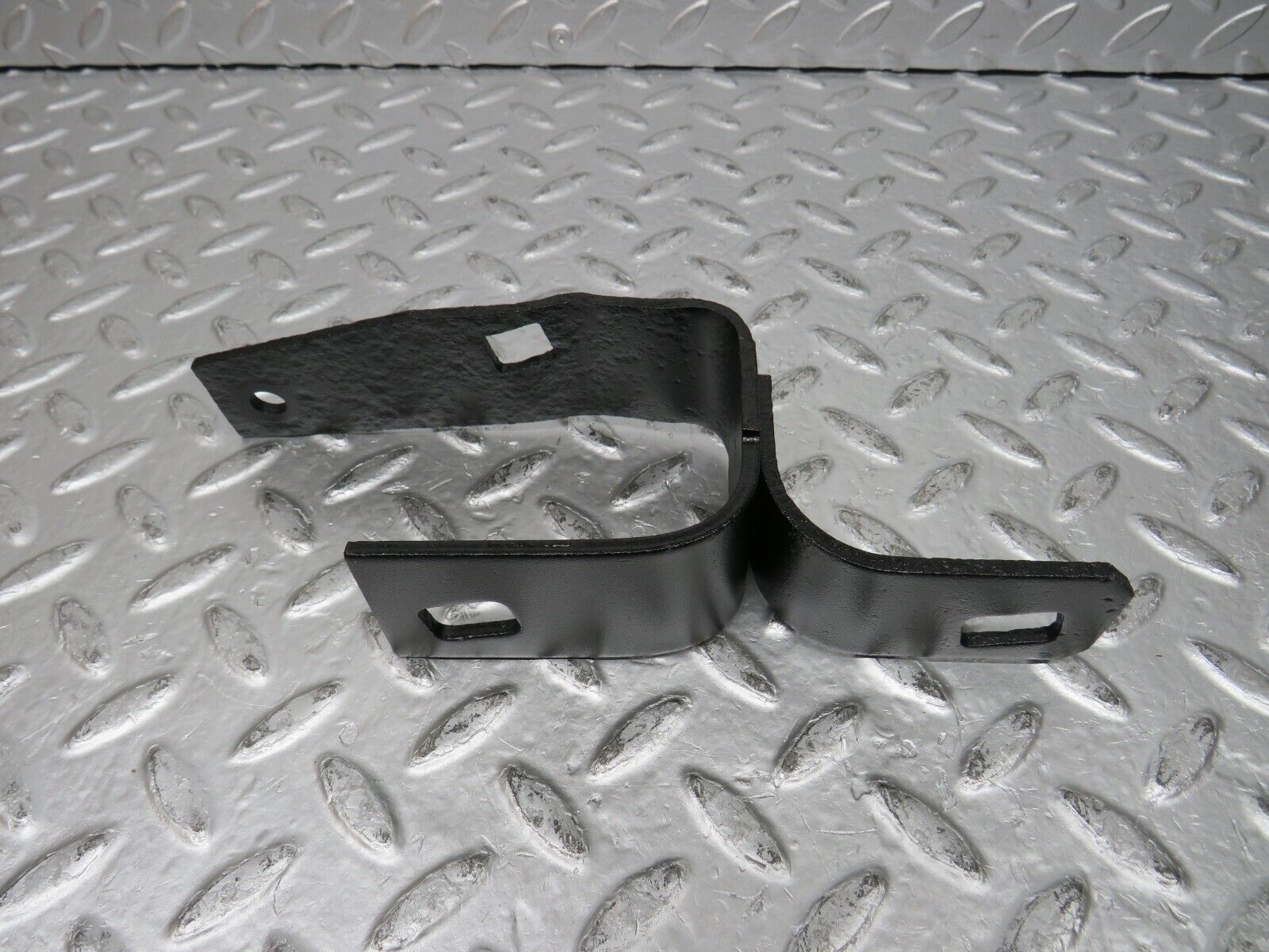 31547 Mercedes-Benz W123 200D Rear Bumper Bracket Pair