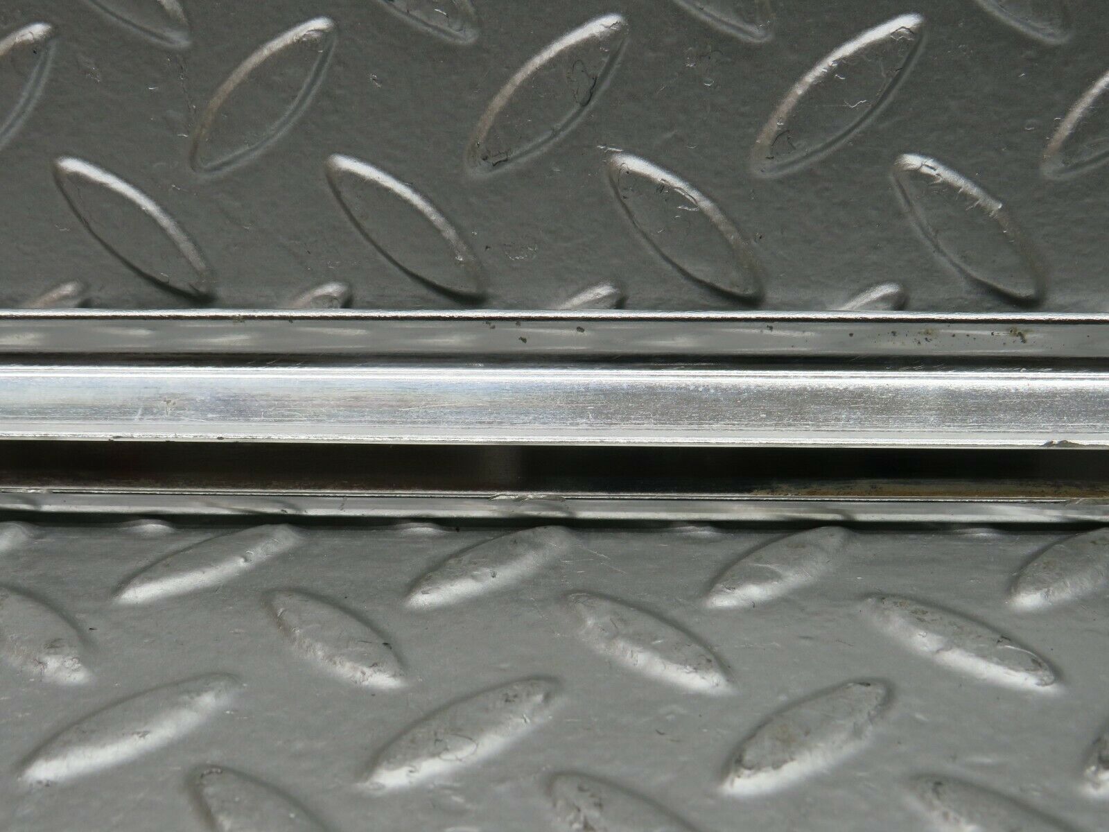 22738 Mercedes-Benz C107 450SLC Coupe Left Door Chrome Trim