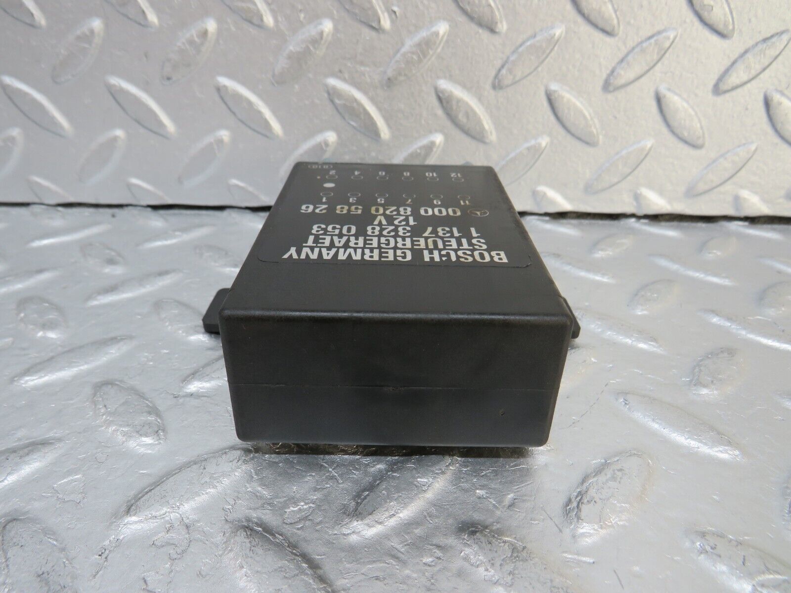 37005 Mercedes-Benz C126 420SEC Coupe Seat Belt Presenter Relay 0008205826 113732805