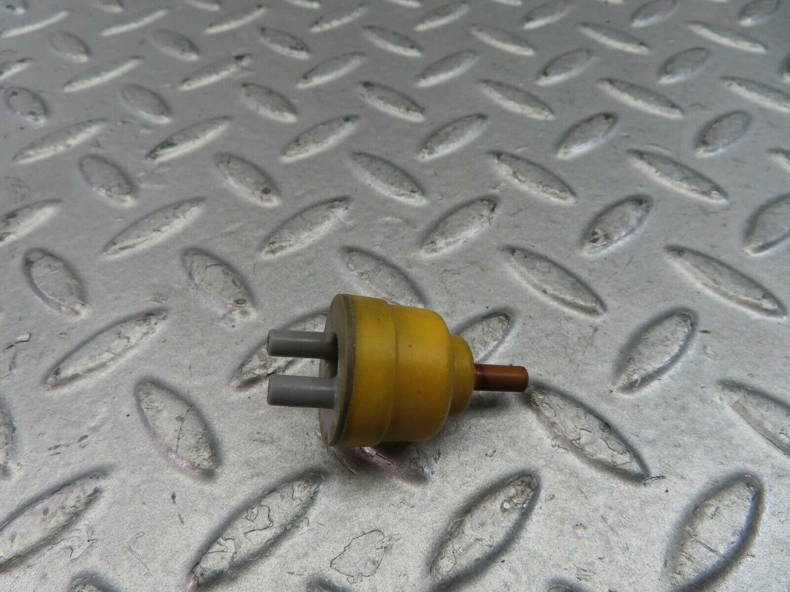 9738 Mercedes-Benz C123 280CE Coupe Vacuum Check Valve