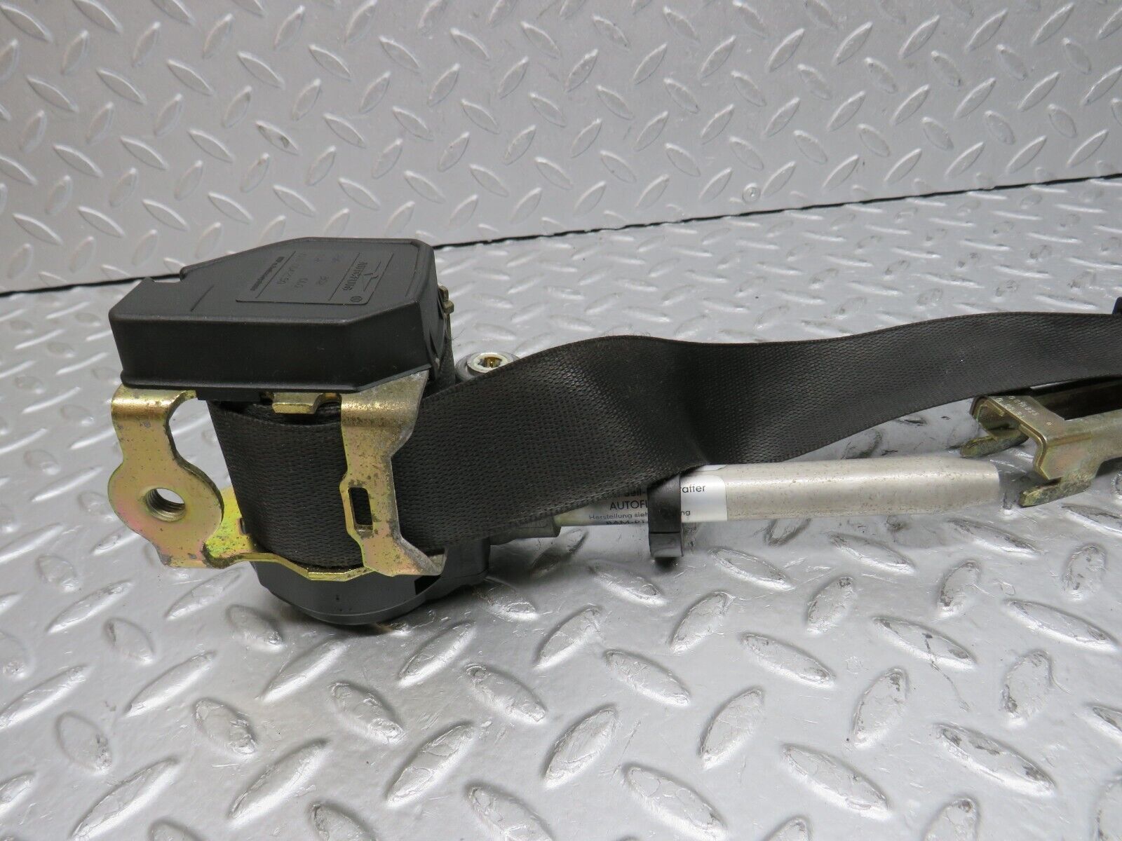 39056 Mercedes-Benz W201 190E 2.6L Front Right Seat Belt With Buckle 2018606885 1248606269