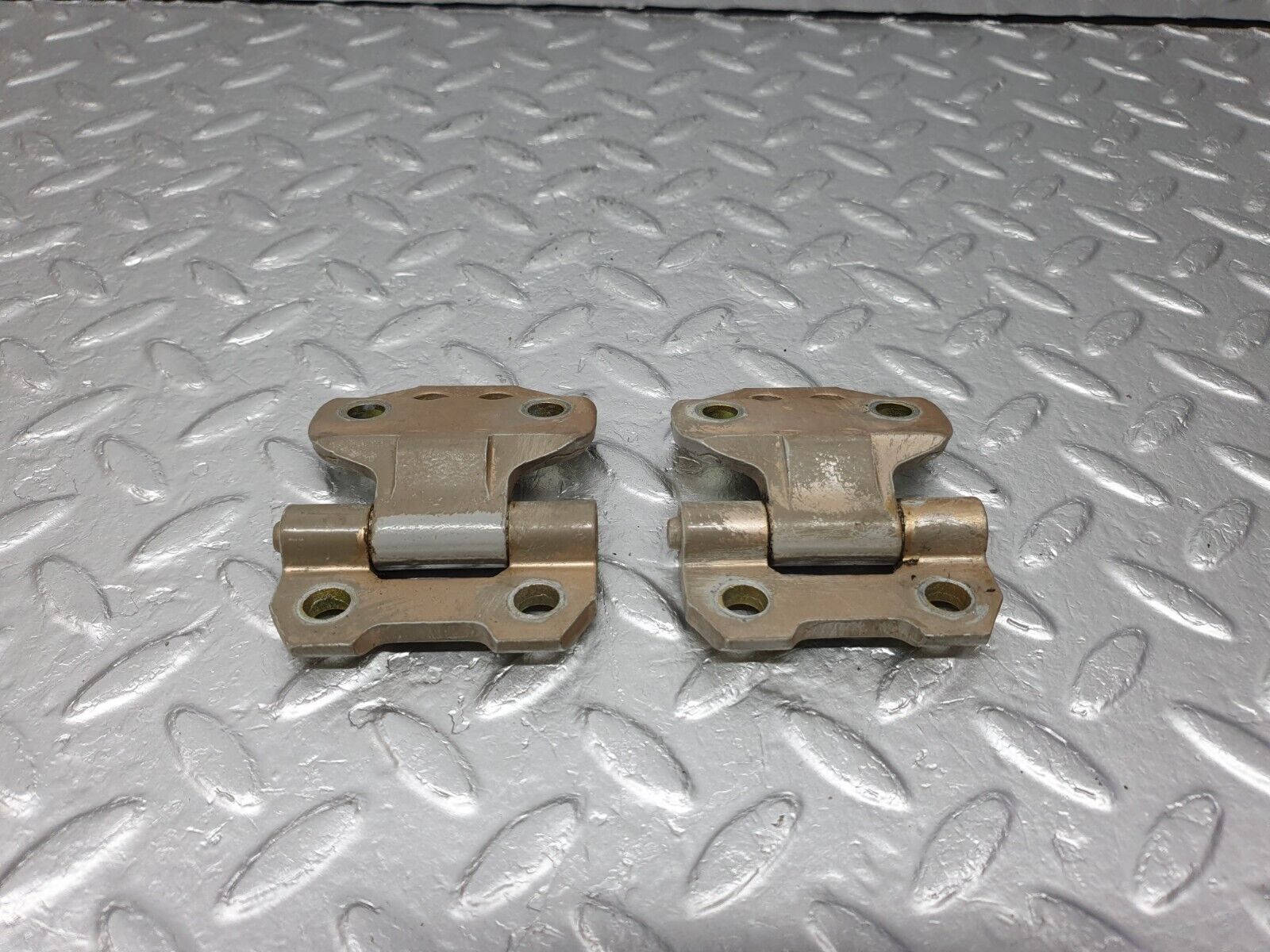 41530 Mercedes-Benz W124 200E Door Hinge Right Side