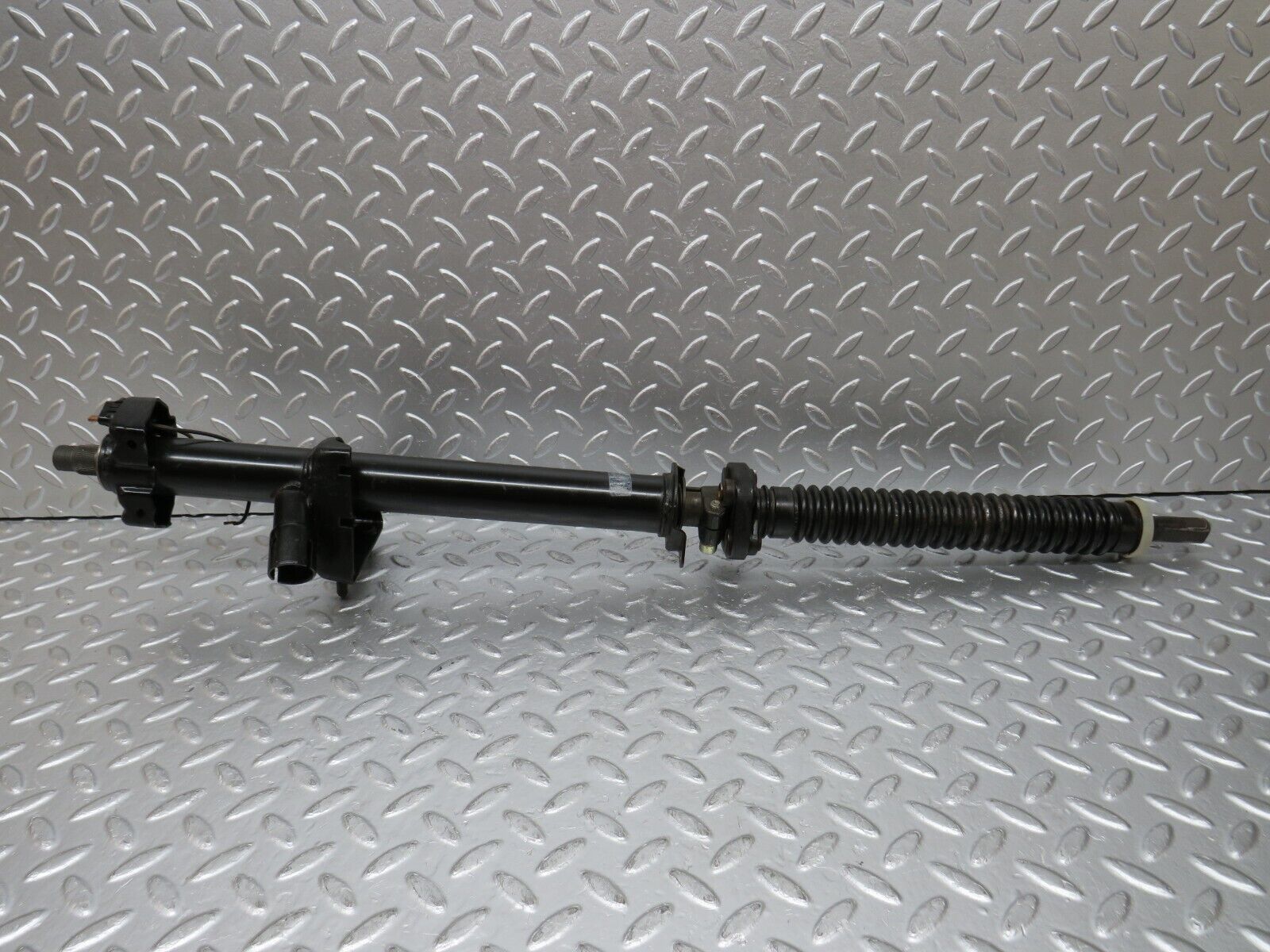 31055 Mercedes-Benz W123 200D Steering Column