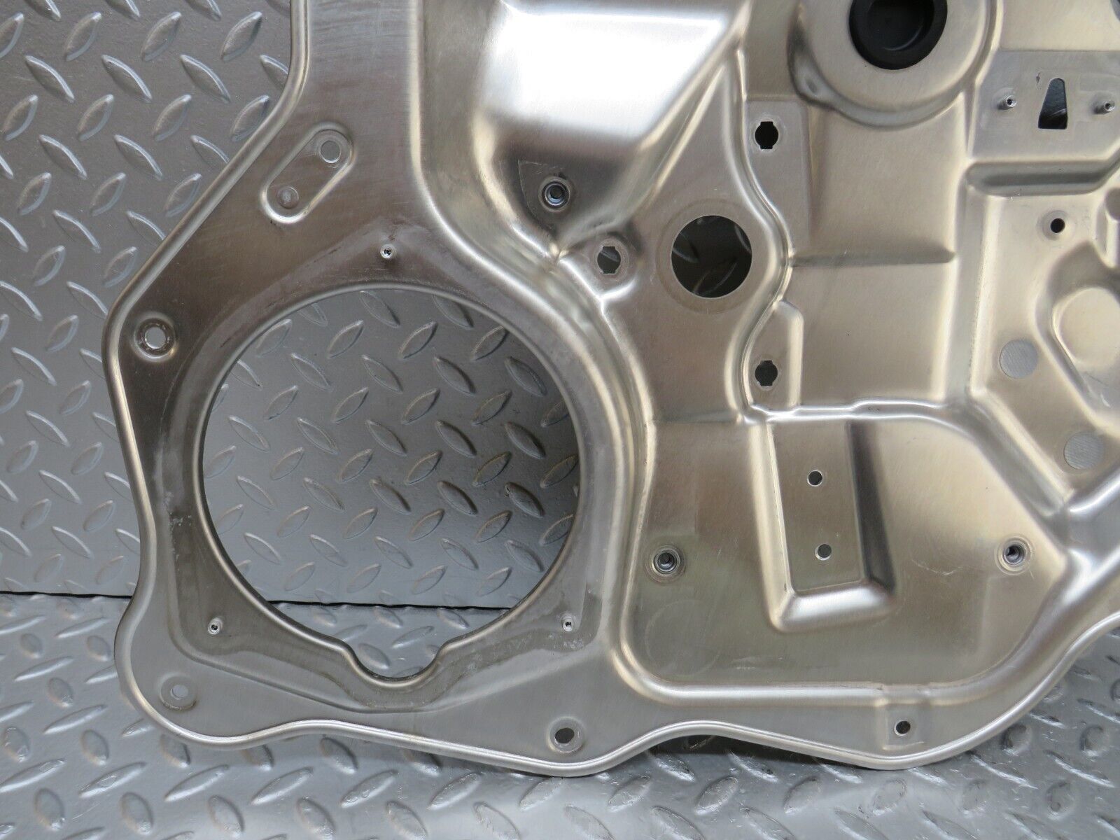 35106 Mercedes-Benz W221 Rear Right Window Regulator Support Panel